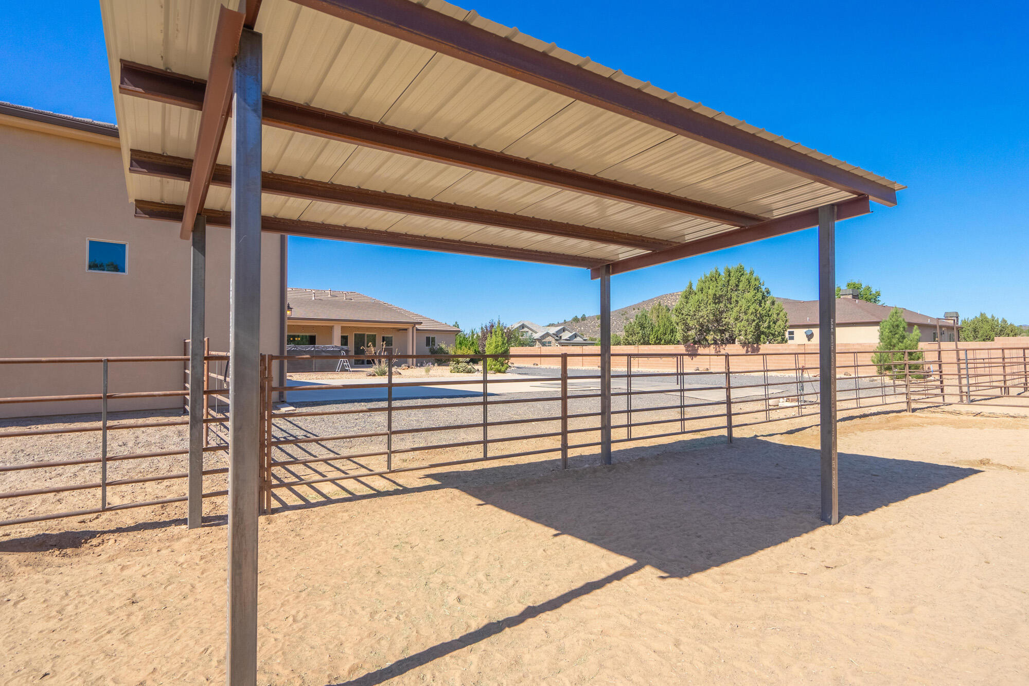 1542 N Canyon Trails DR