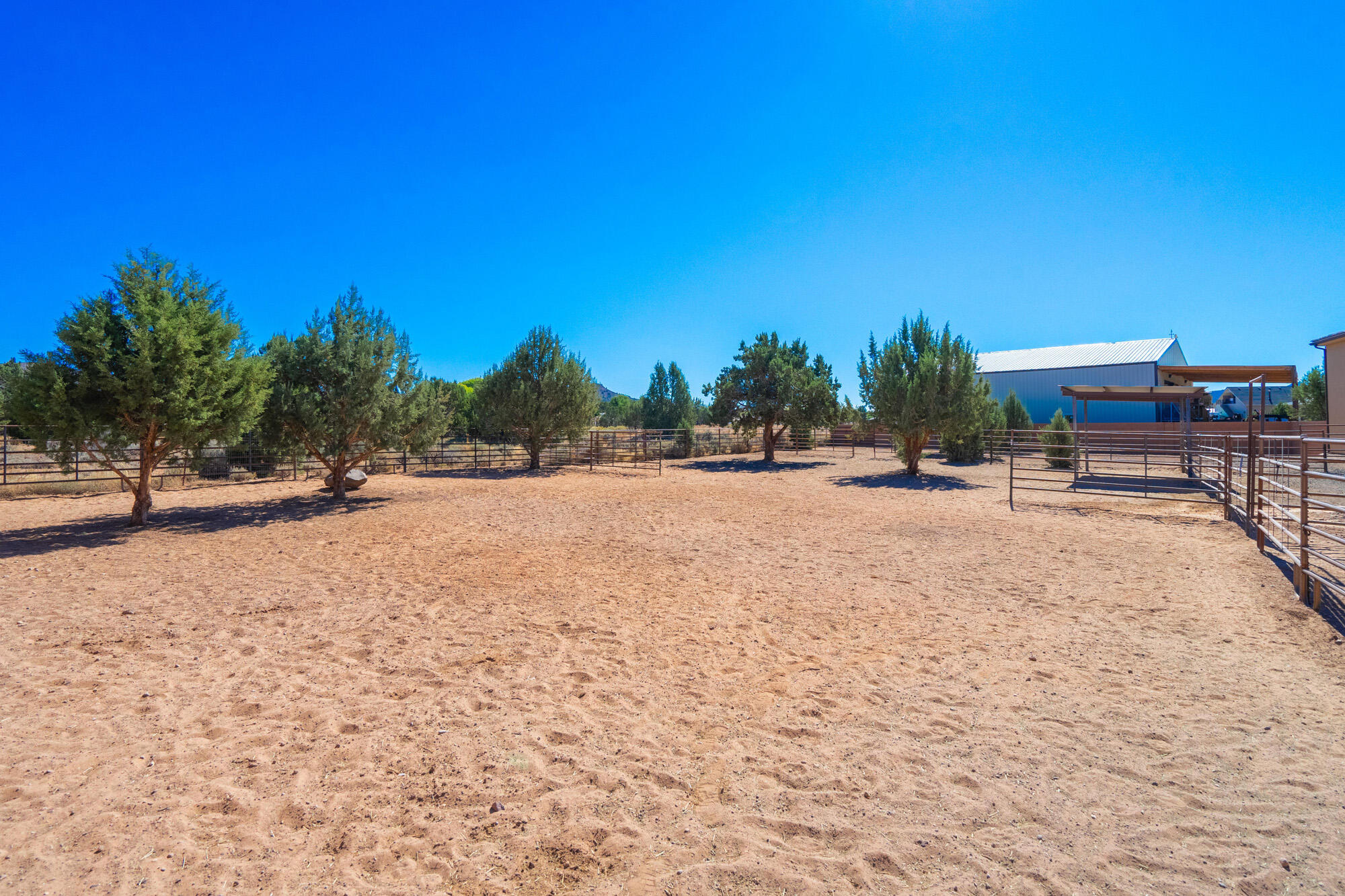 1542 N Canyon Trails DR