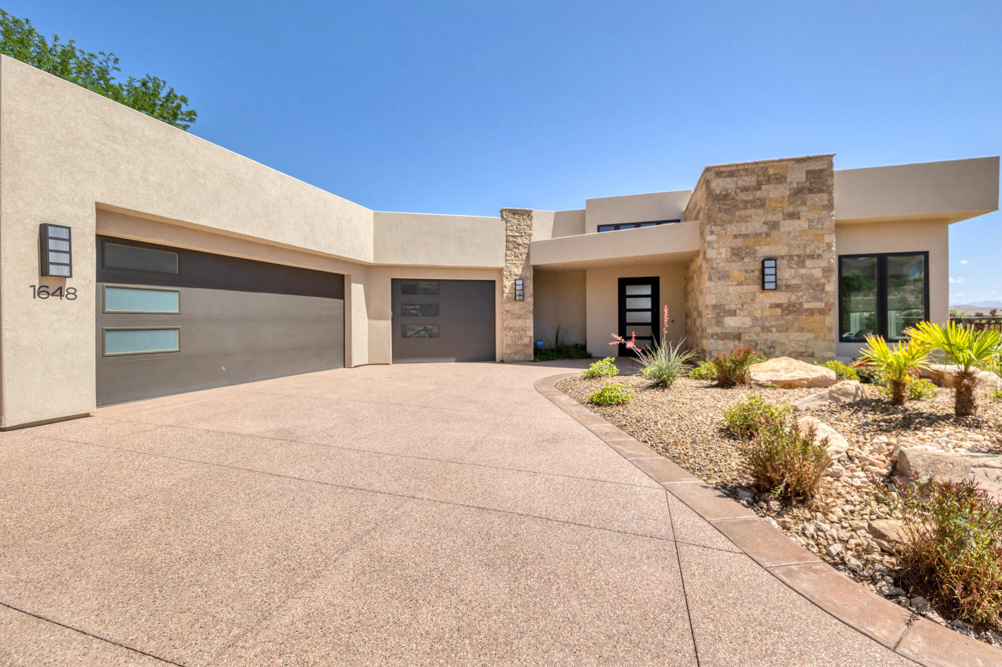 1648 S Quartz DR