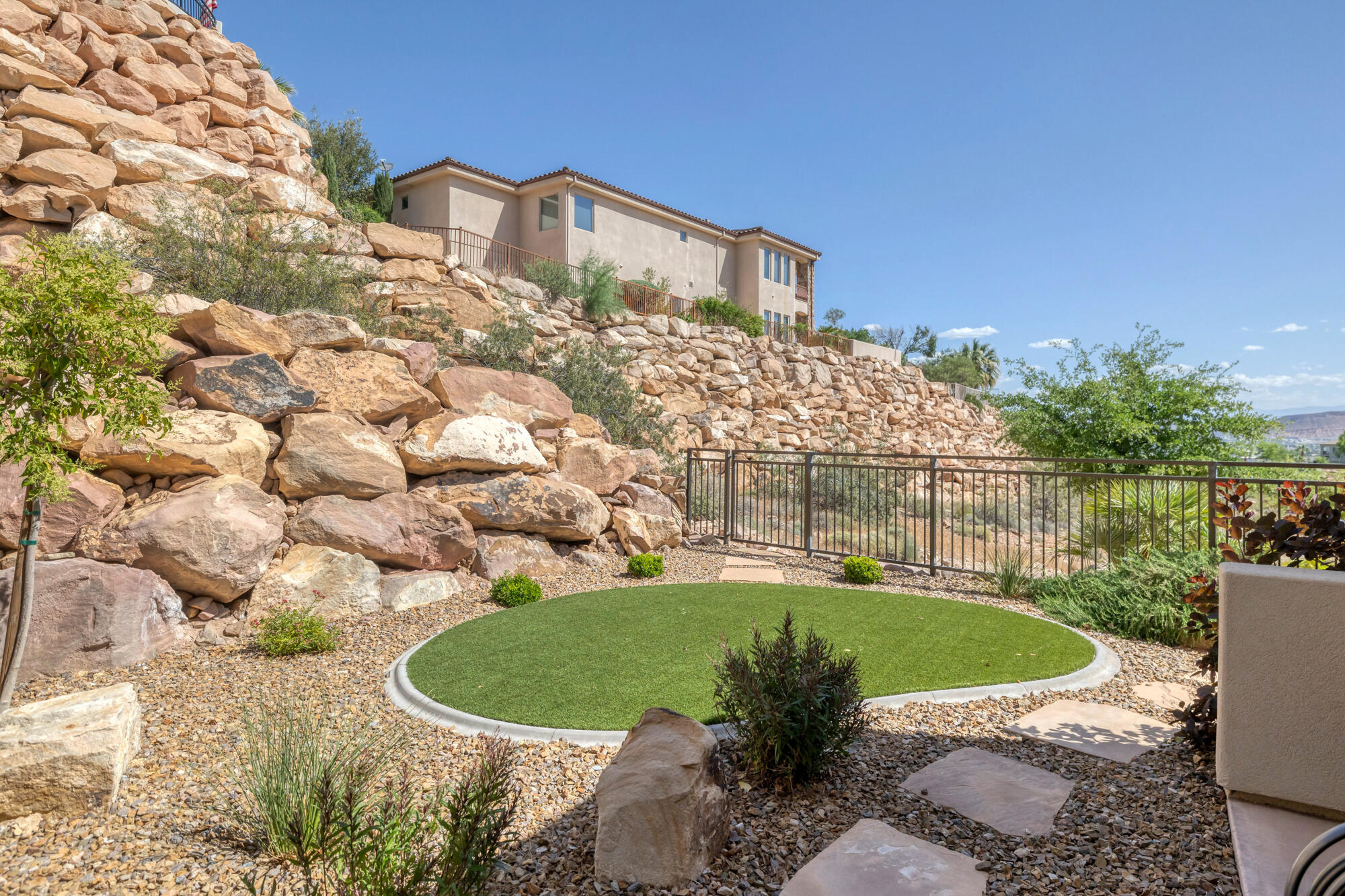 1648 S Quartz DR