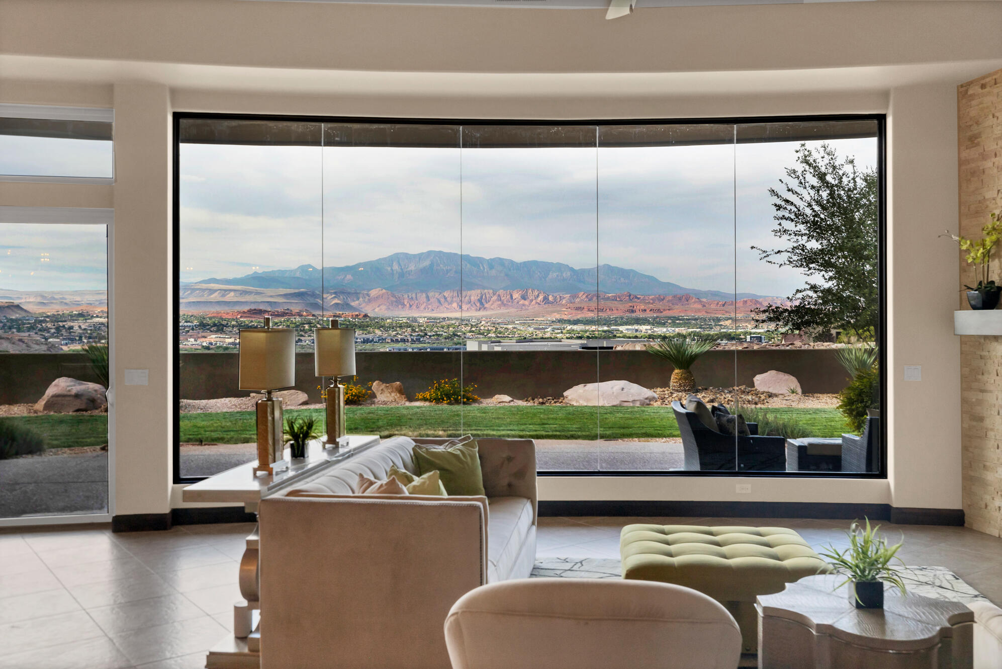 2513 E SANDATLAS CIR