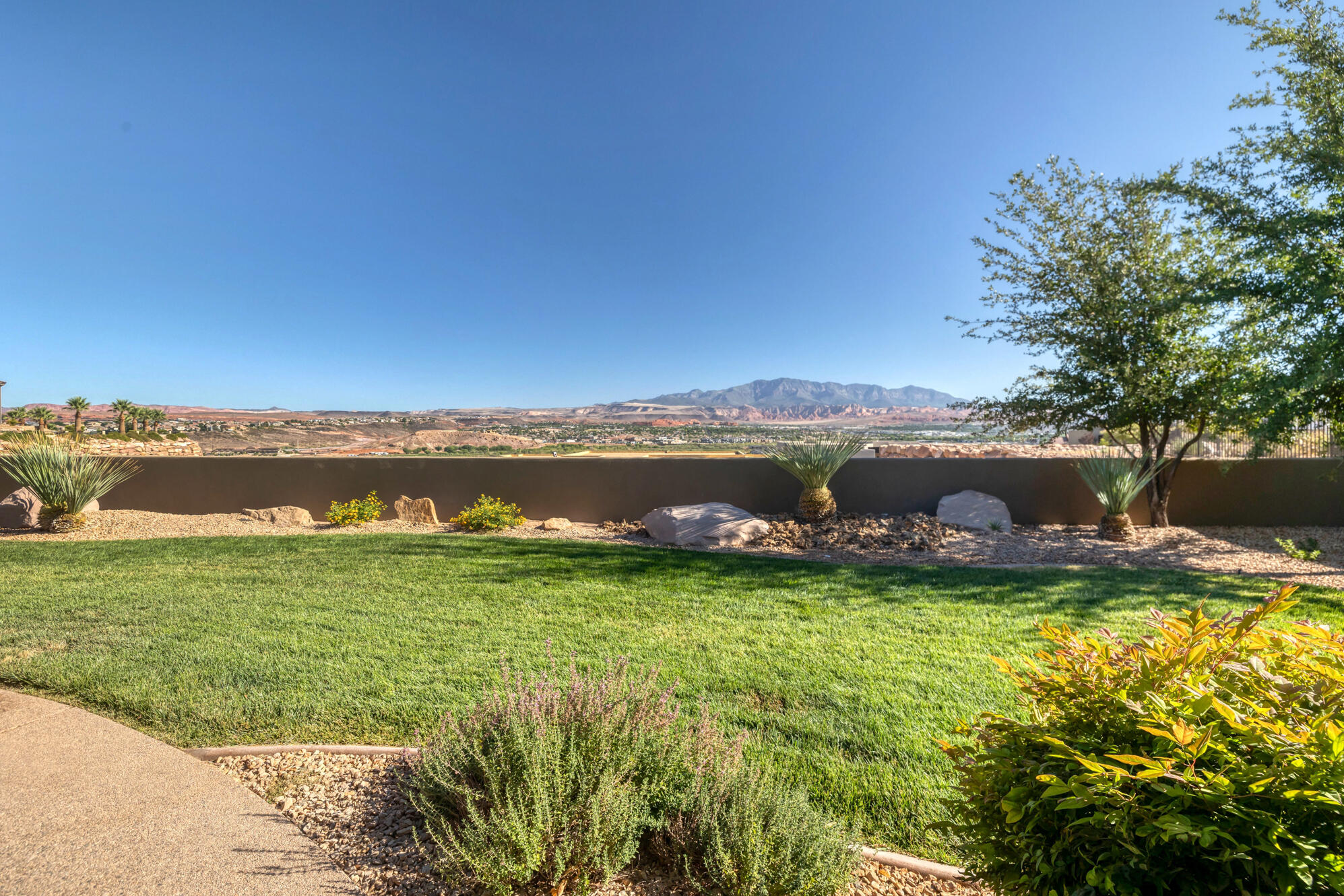 2513 E SANDATLAS CIR