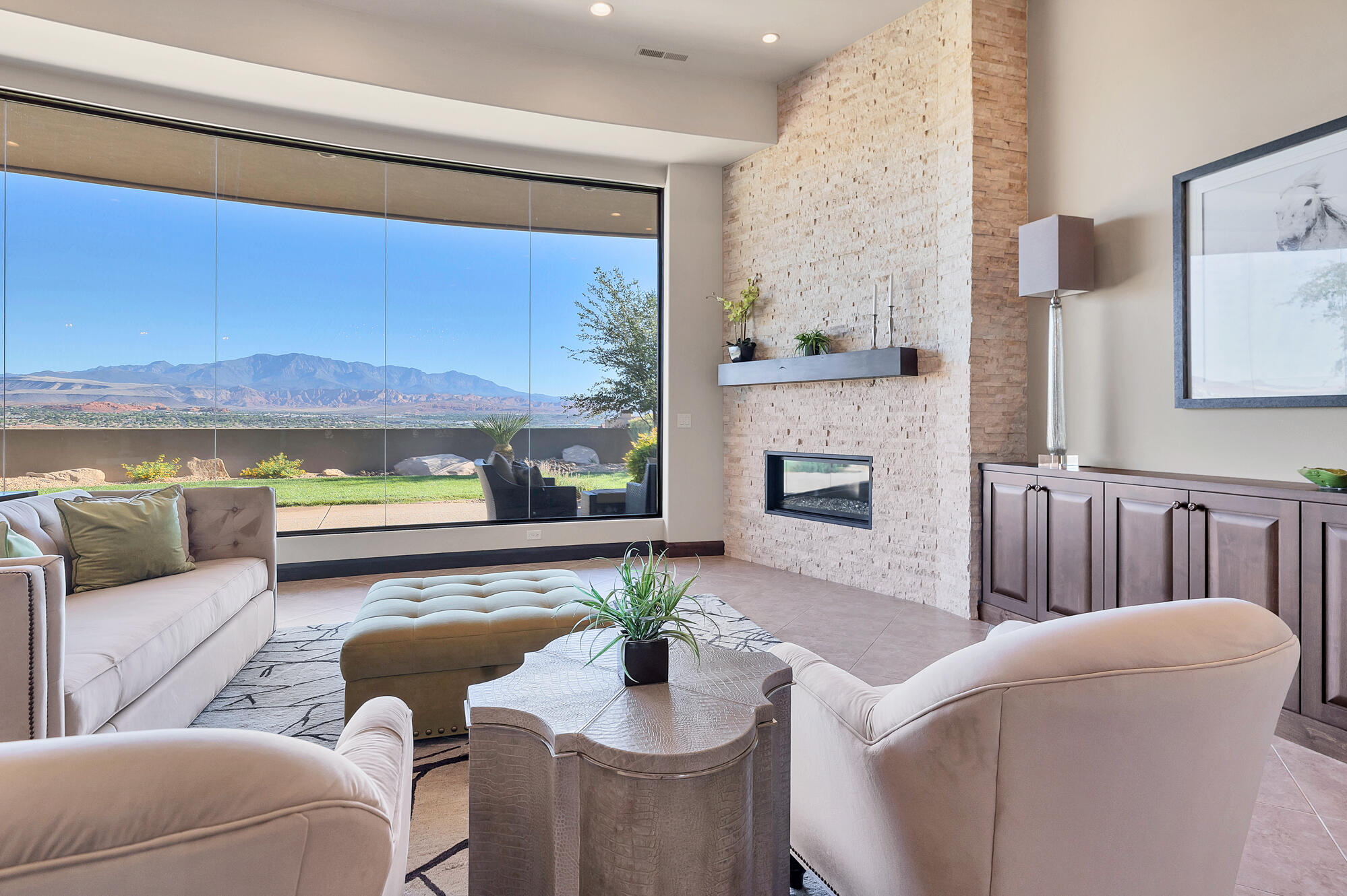 2513 E SANDATLAS CIR