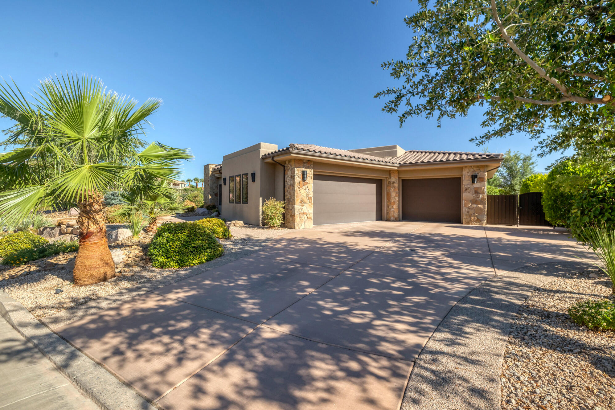 2513 E SANDATLAS CIR