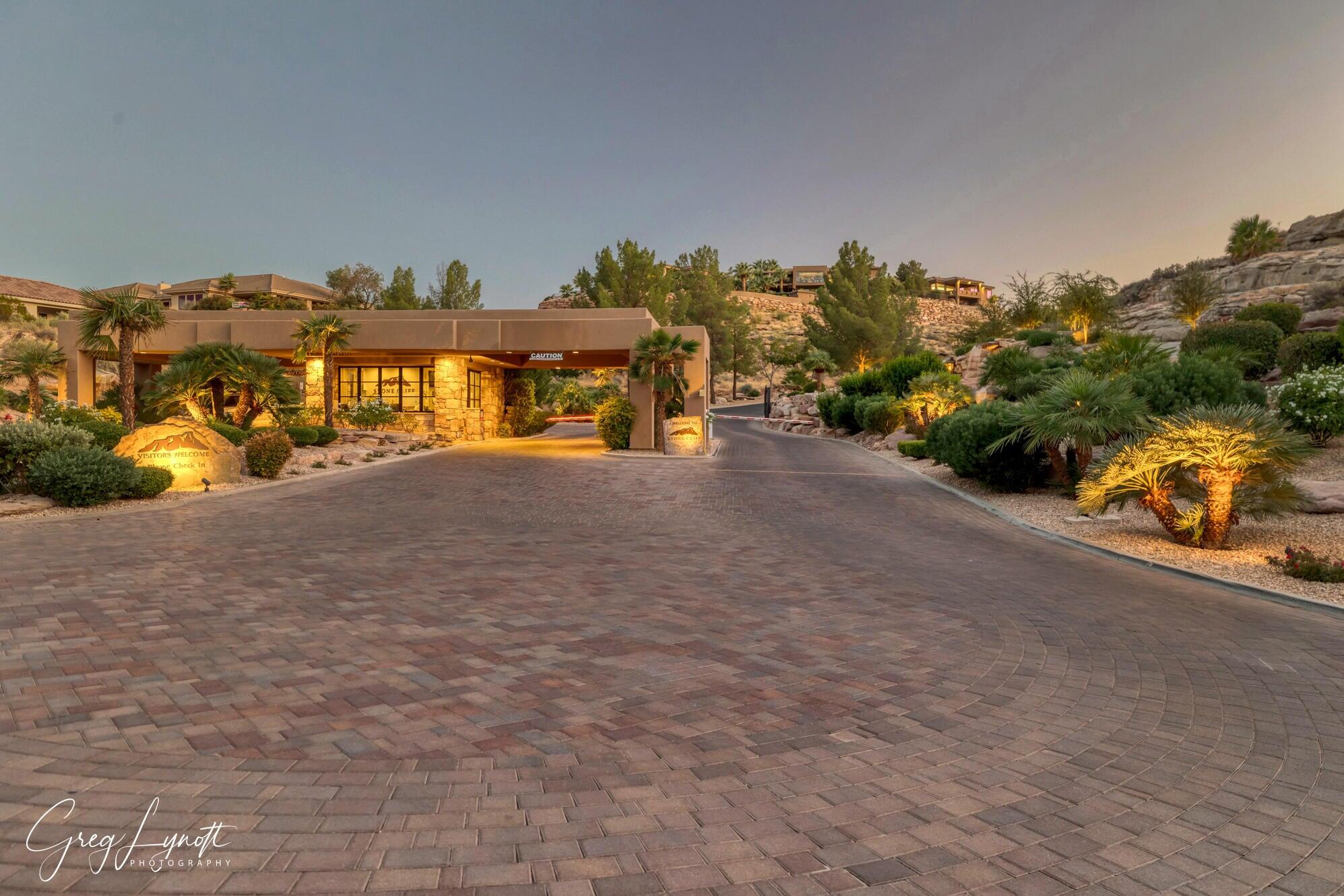 2513 E SANDATLAS CIR