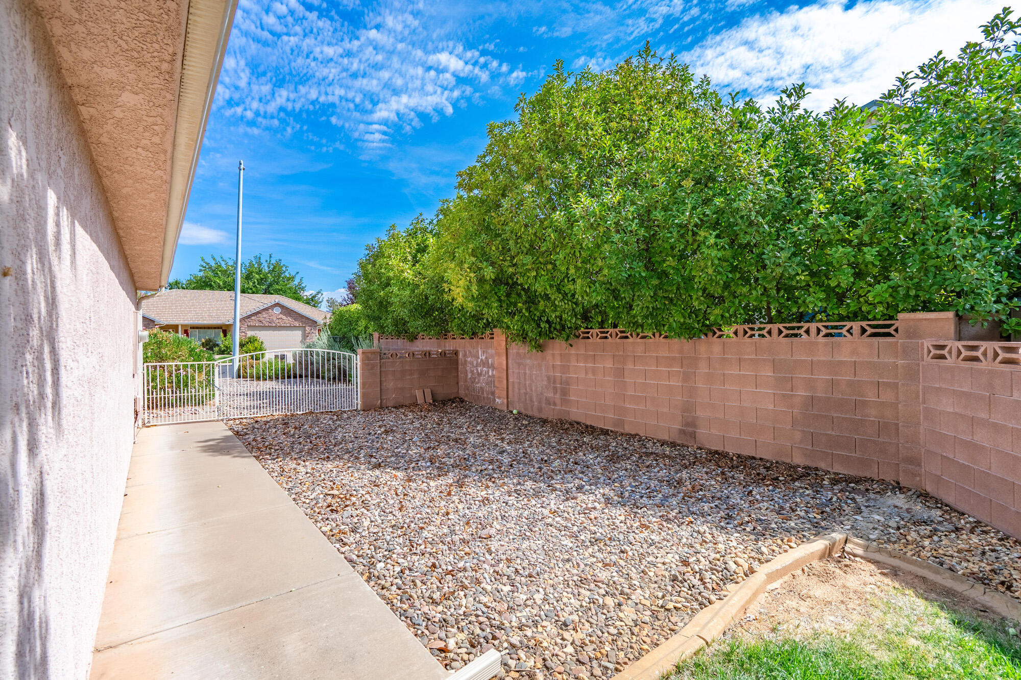 3719 Windmill DR