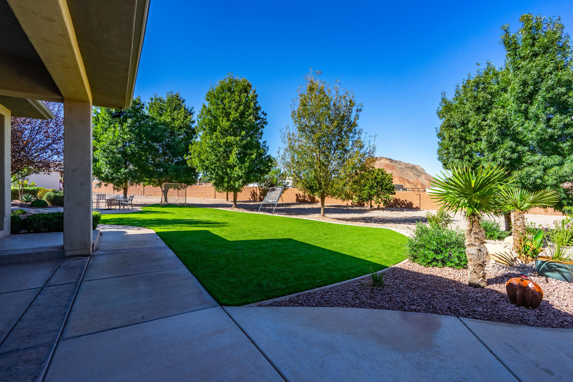 918 S Country Way
