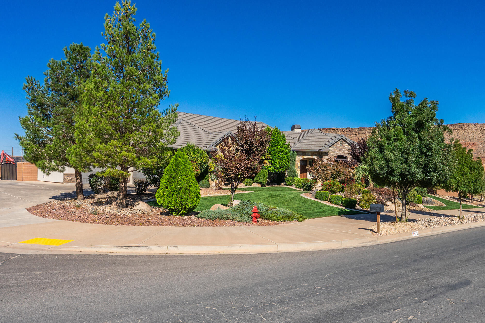 918 S Country Way