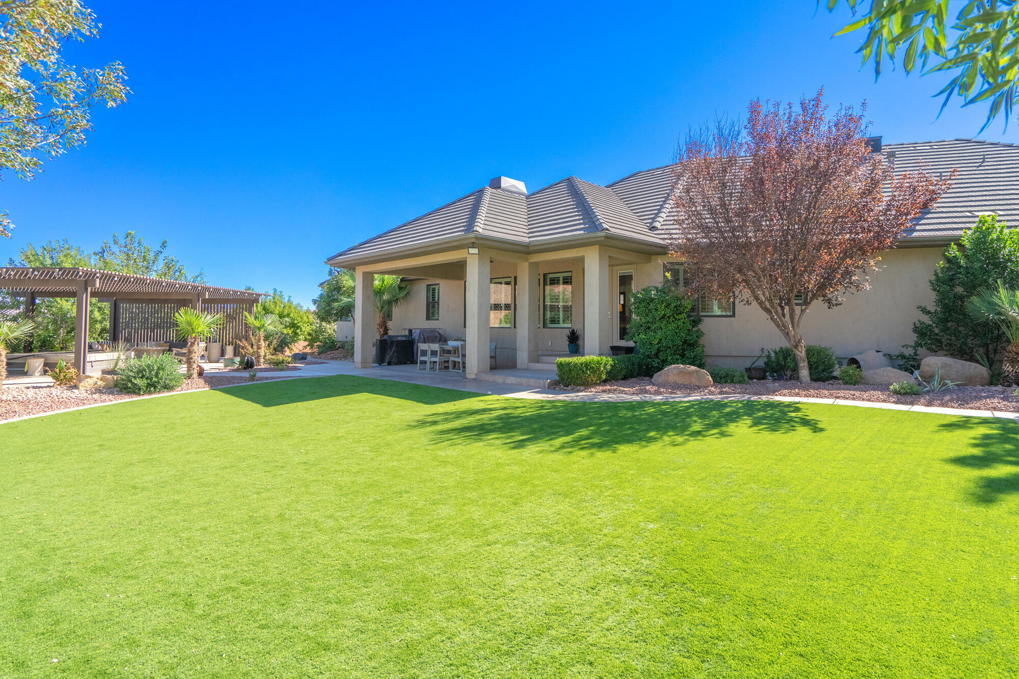 918 S Country Way