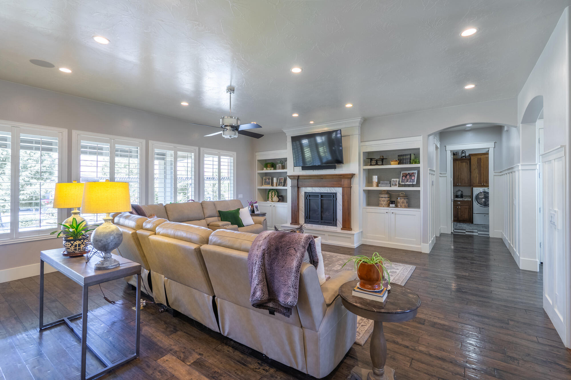 918 S Country Way