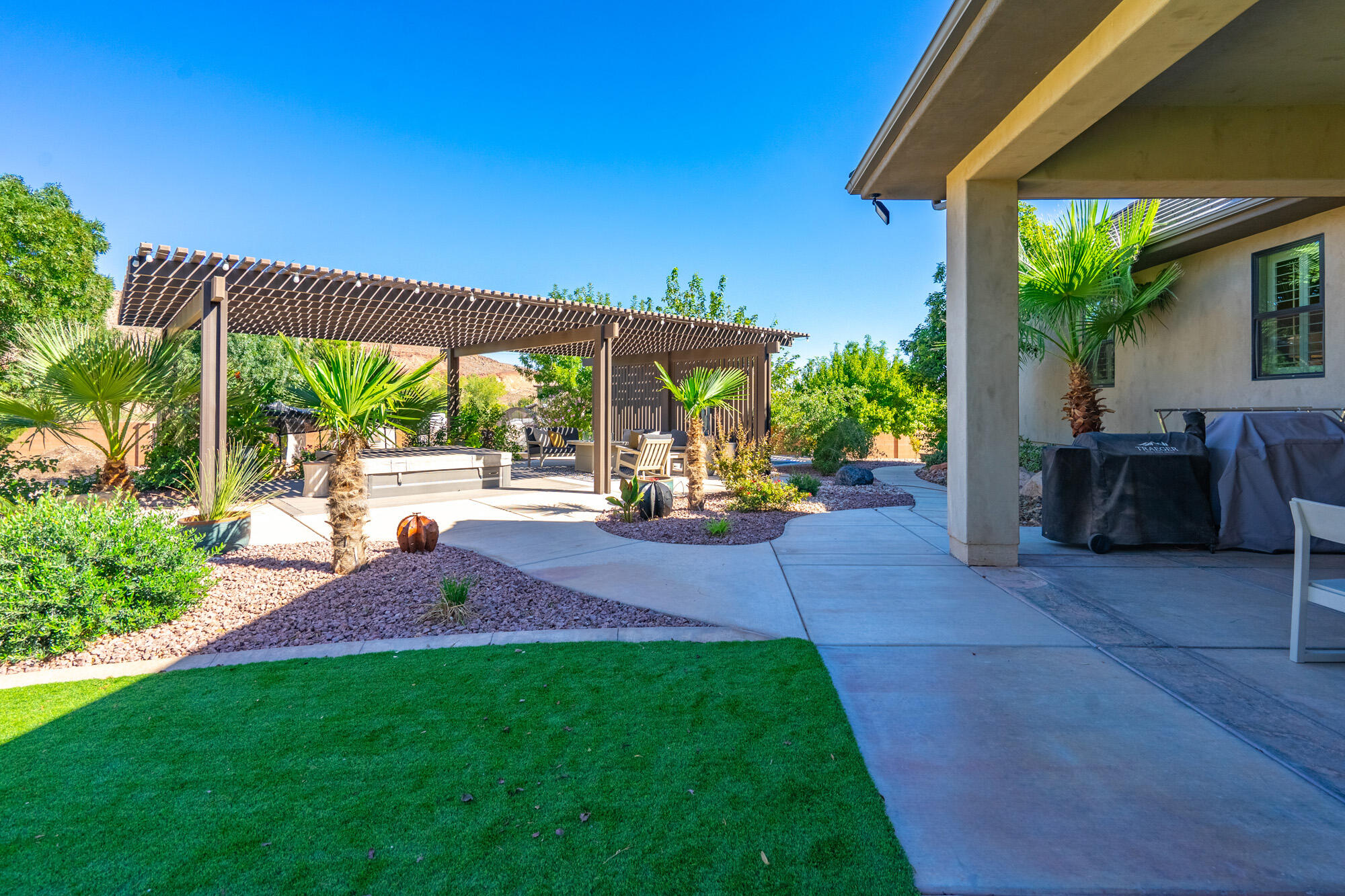 918 S Country Way