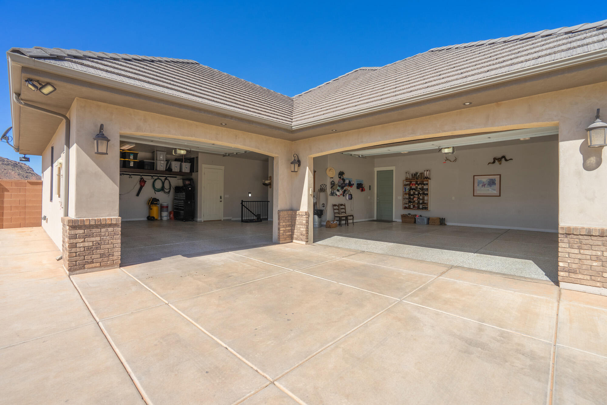918 S Country Way