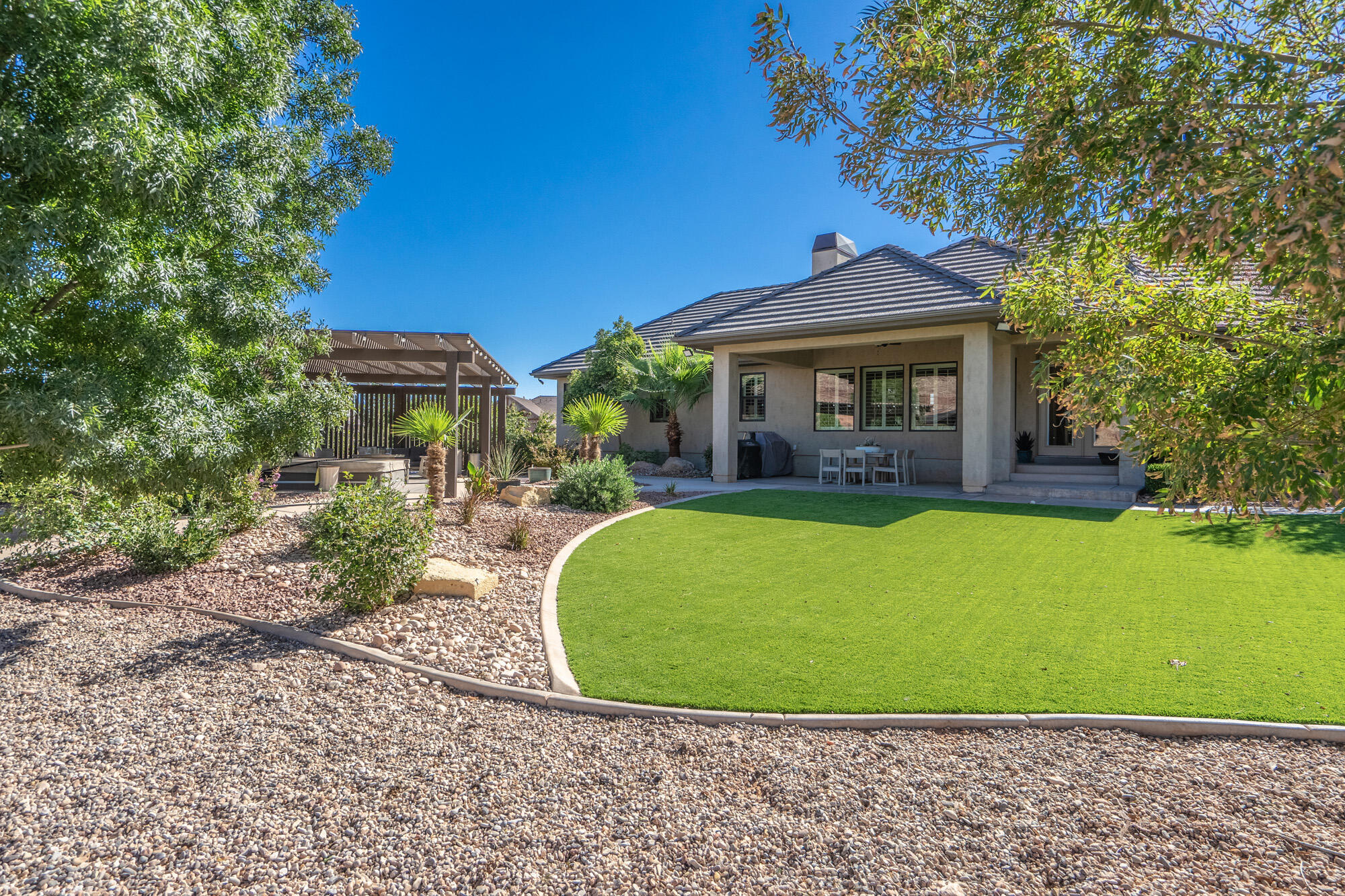 918 S Country Way