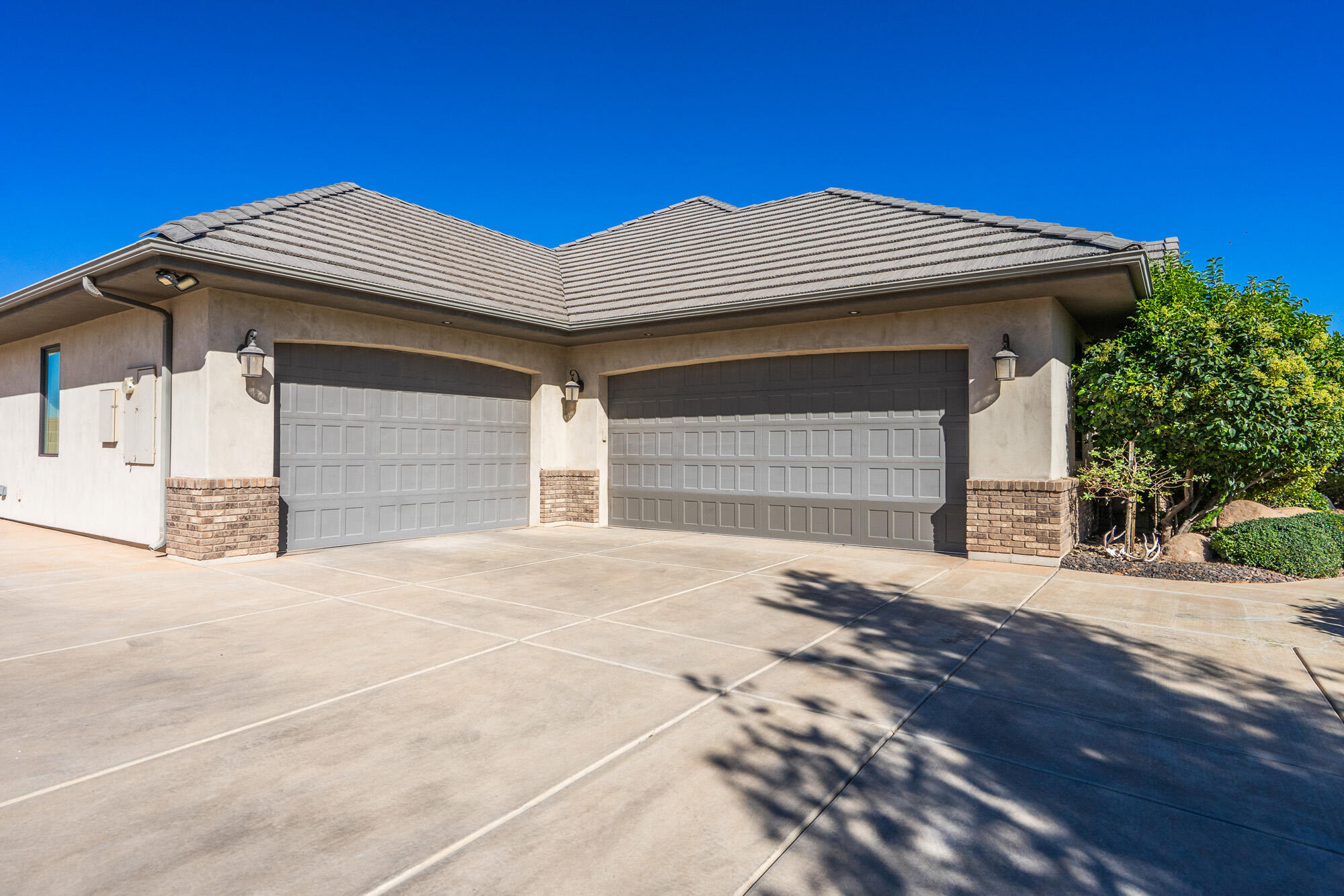 918 S Country Way