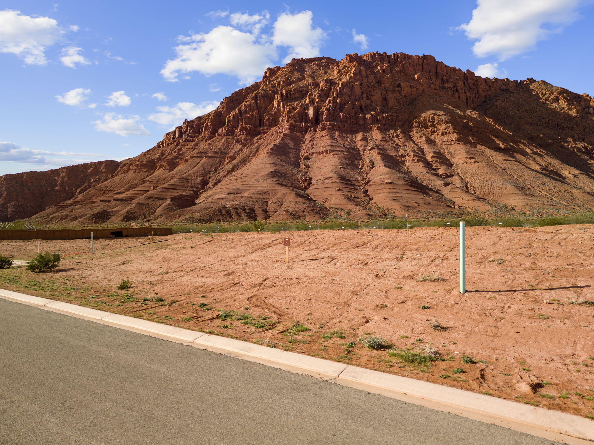 463 E Red Desert Trail