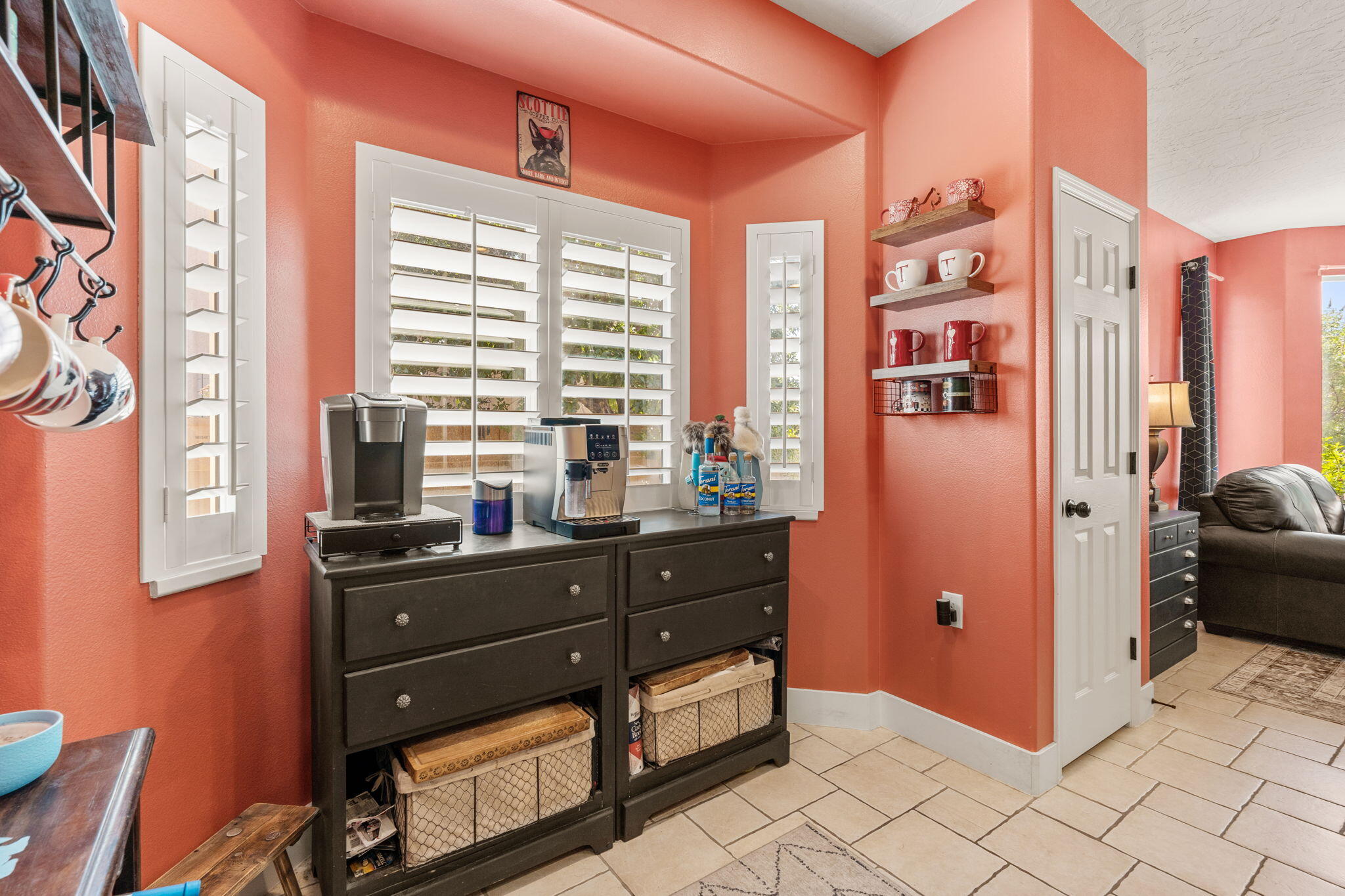 1601 W SUNKISSED DR S