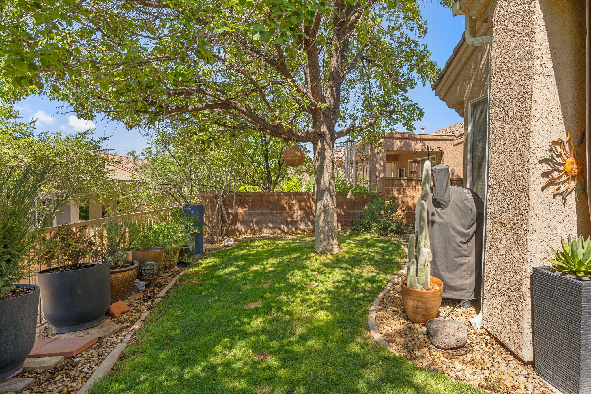 1601 W SUNKISSED DR S