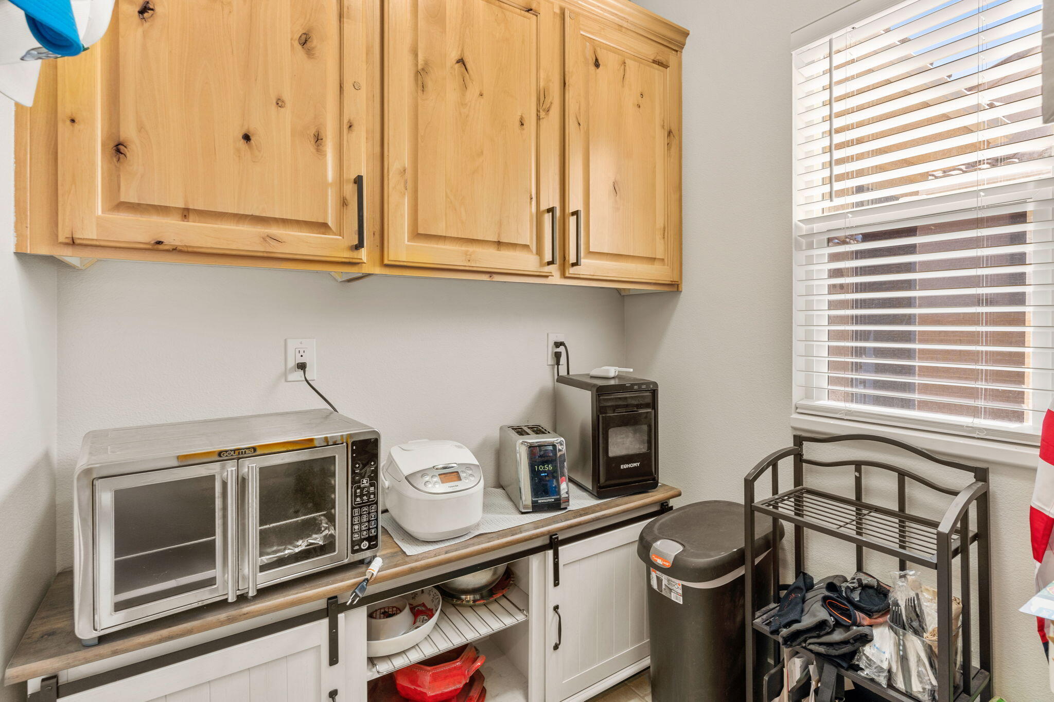 1601 W SUNKISSED DR S