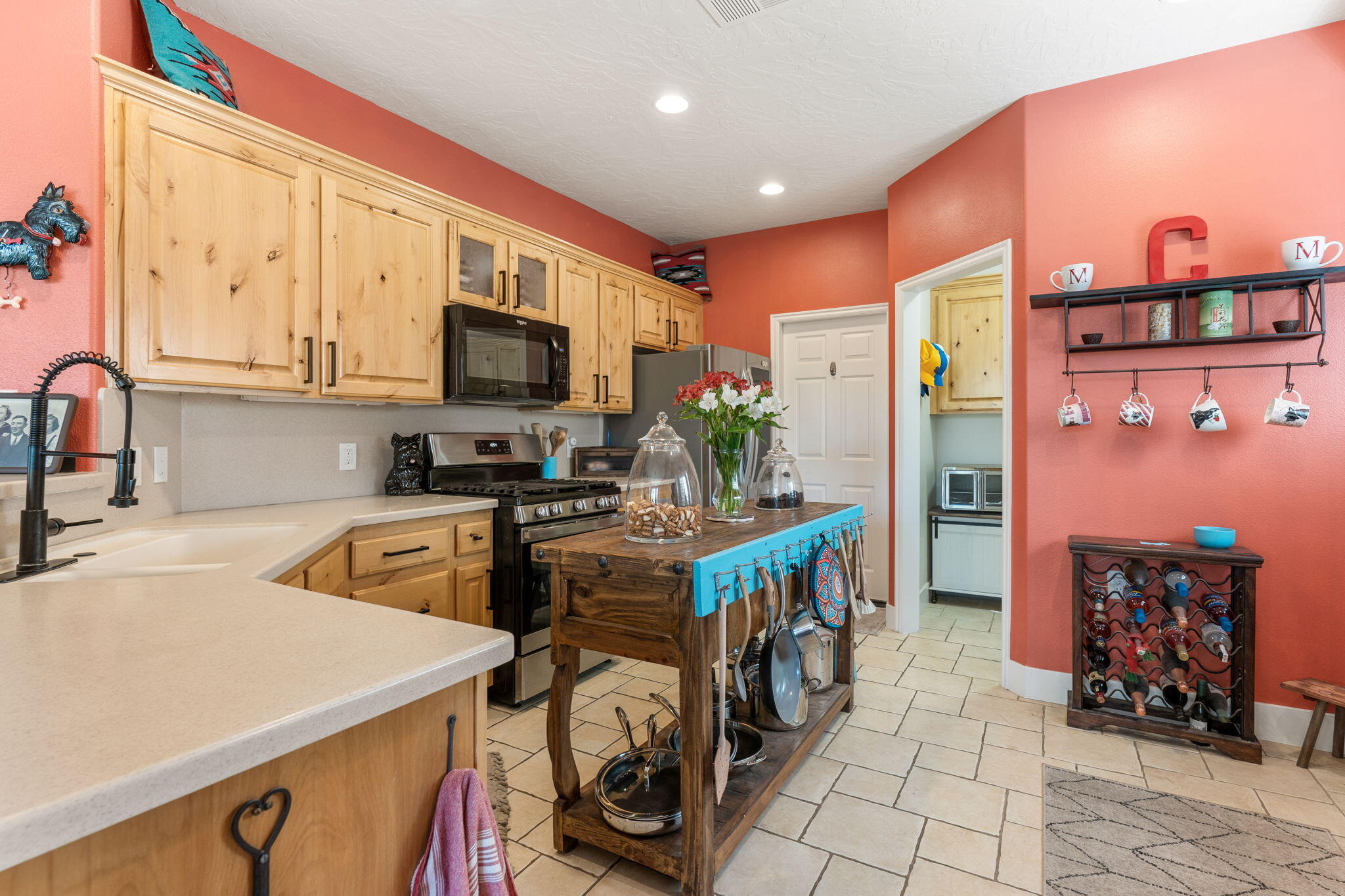 1601 W SUNKISSED DR S