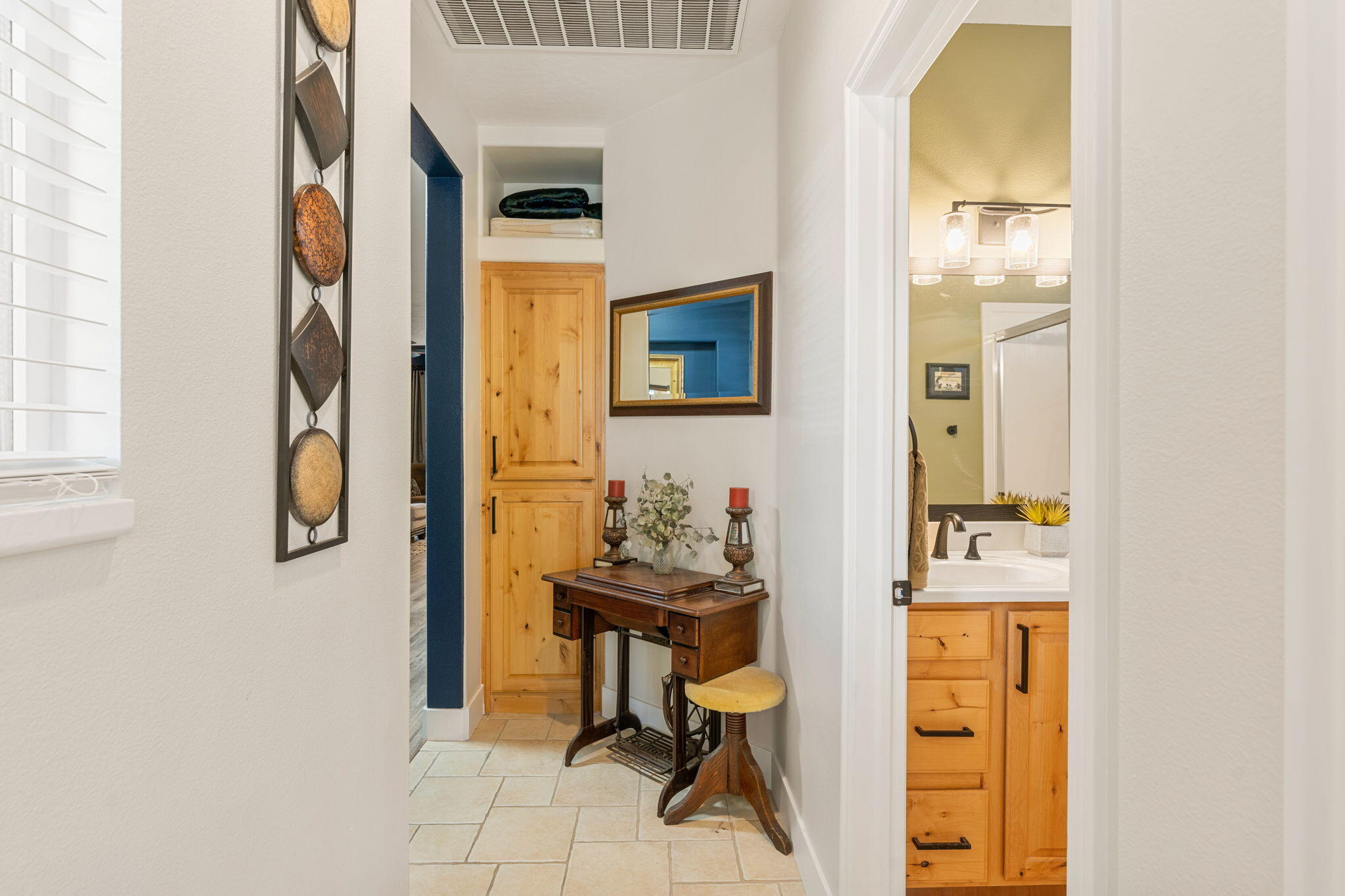 1601 W SUNKISSED DR S