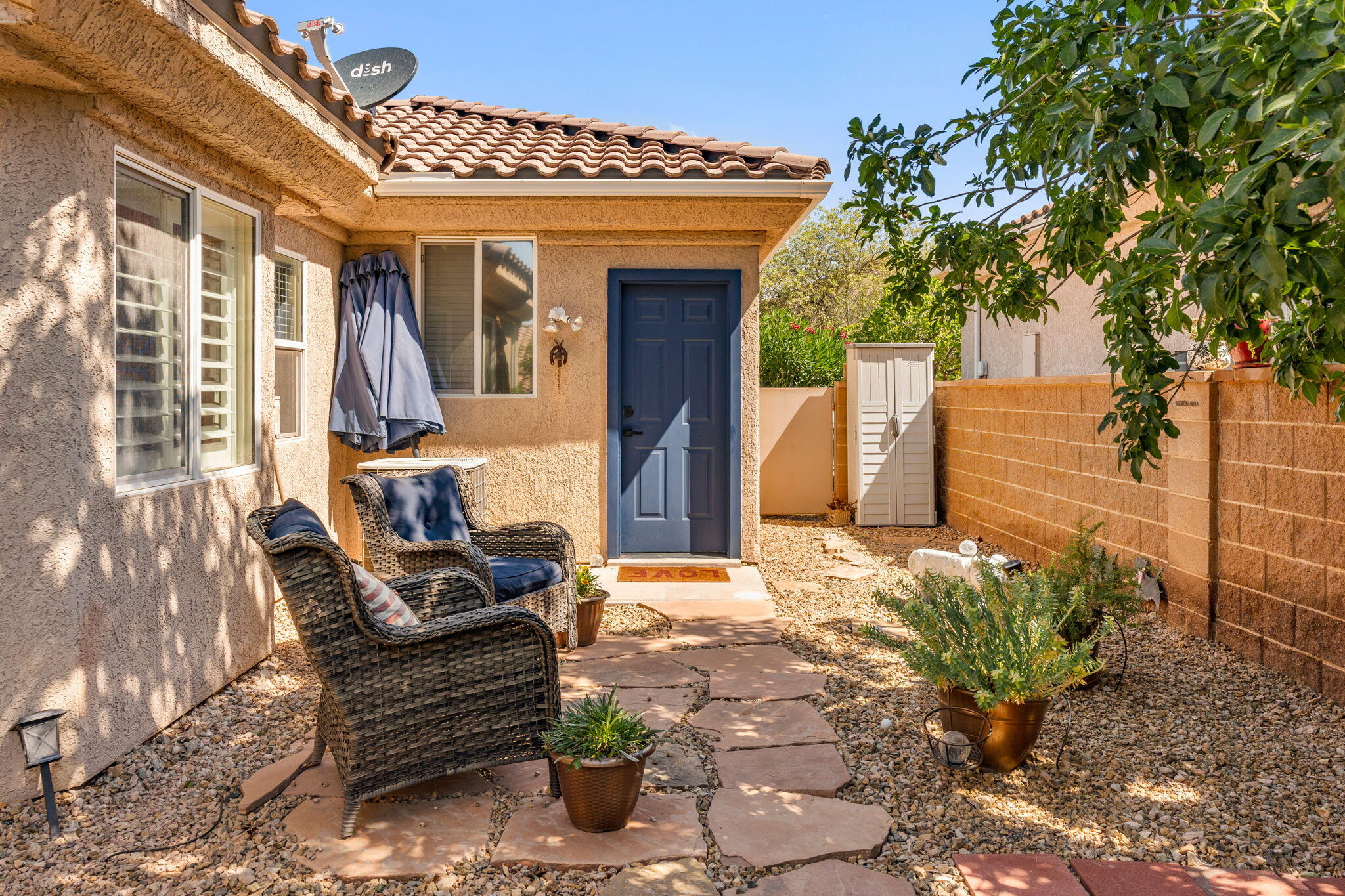 1601 W SUNKISSED DR S