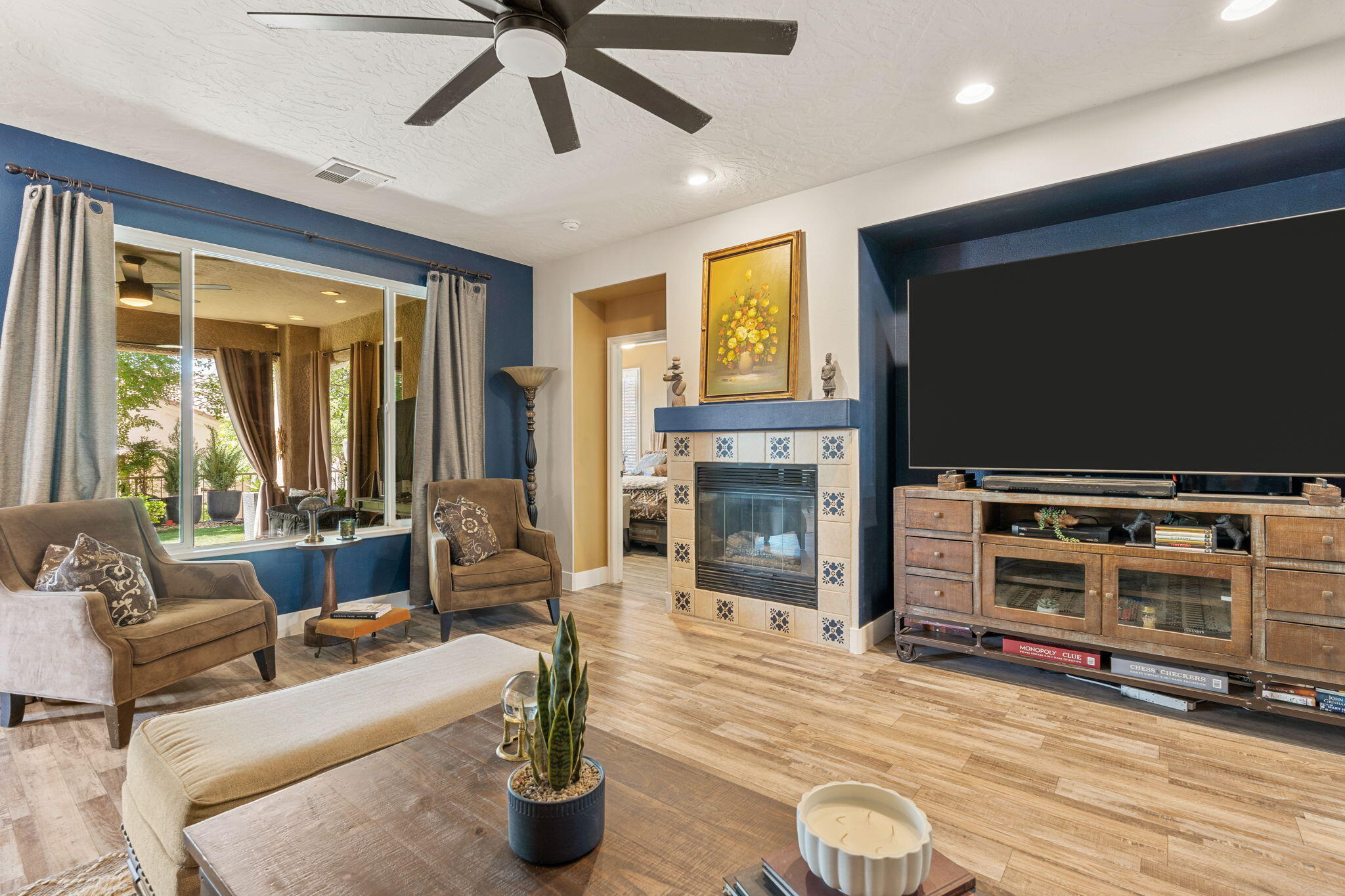 1601 W SUNKISSED DR S