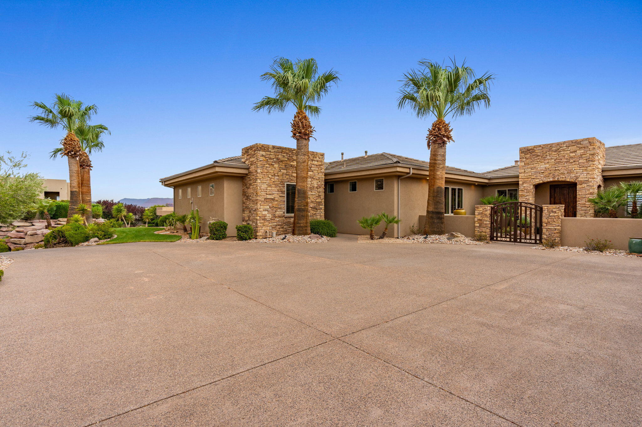 1815 S Paragon DR
