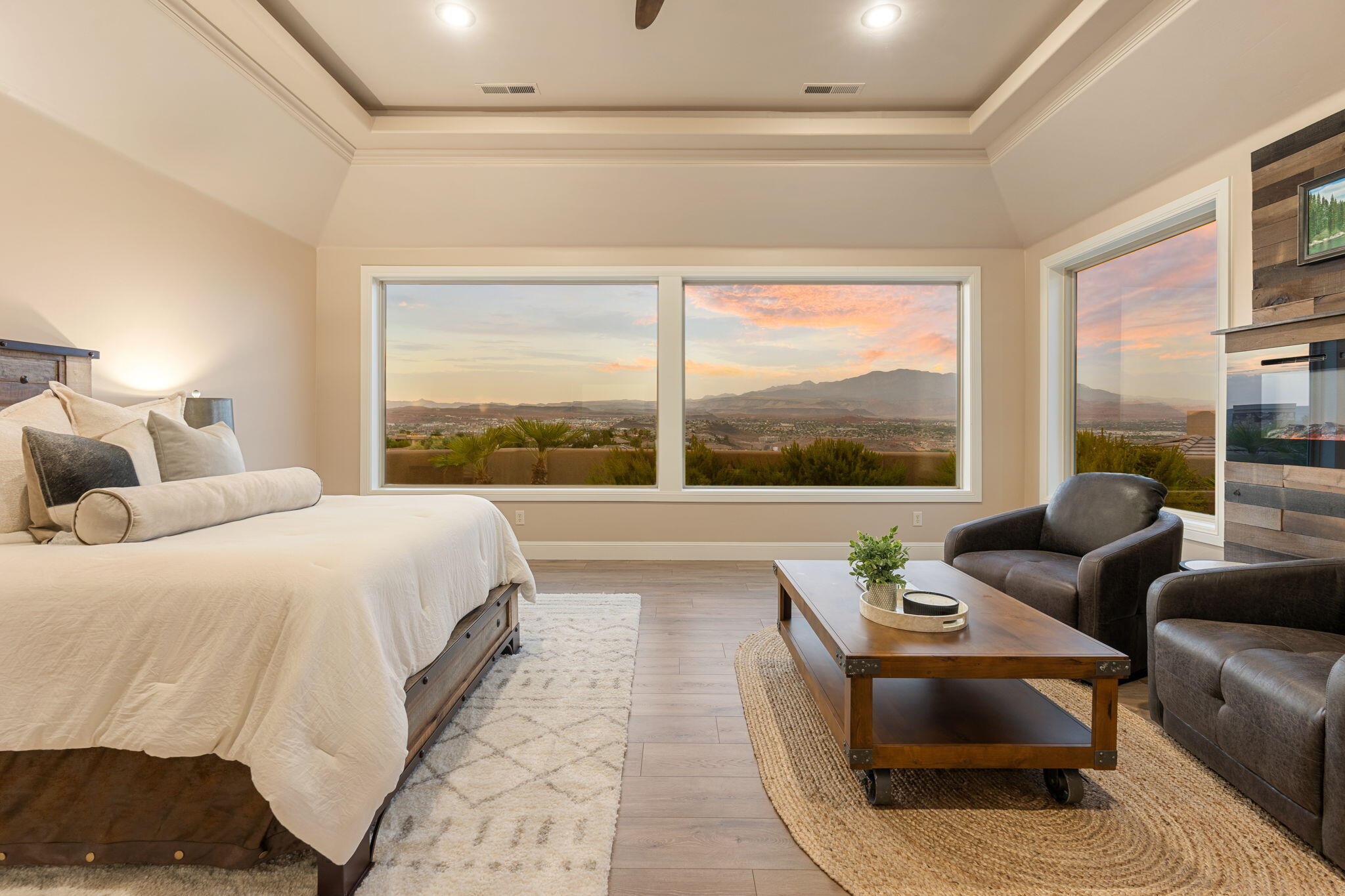 1815 S Paragon DR