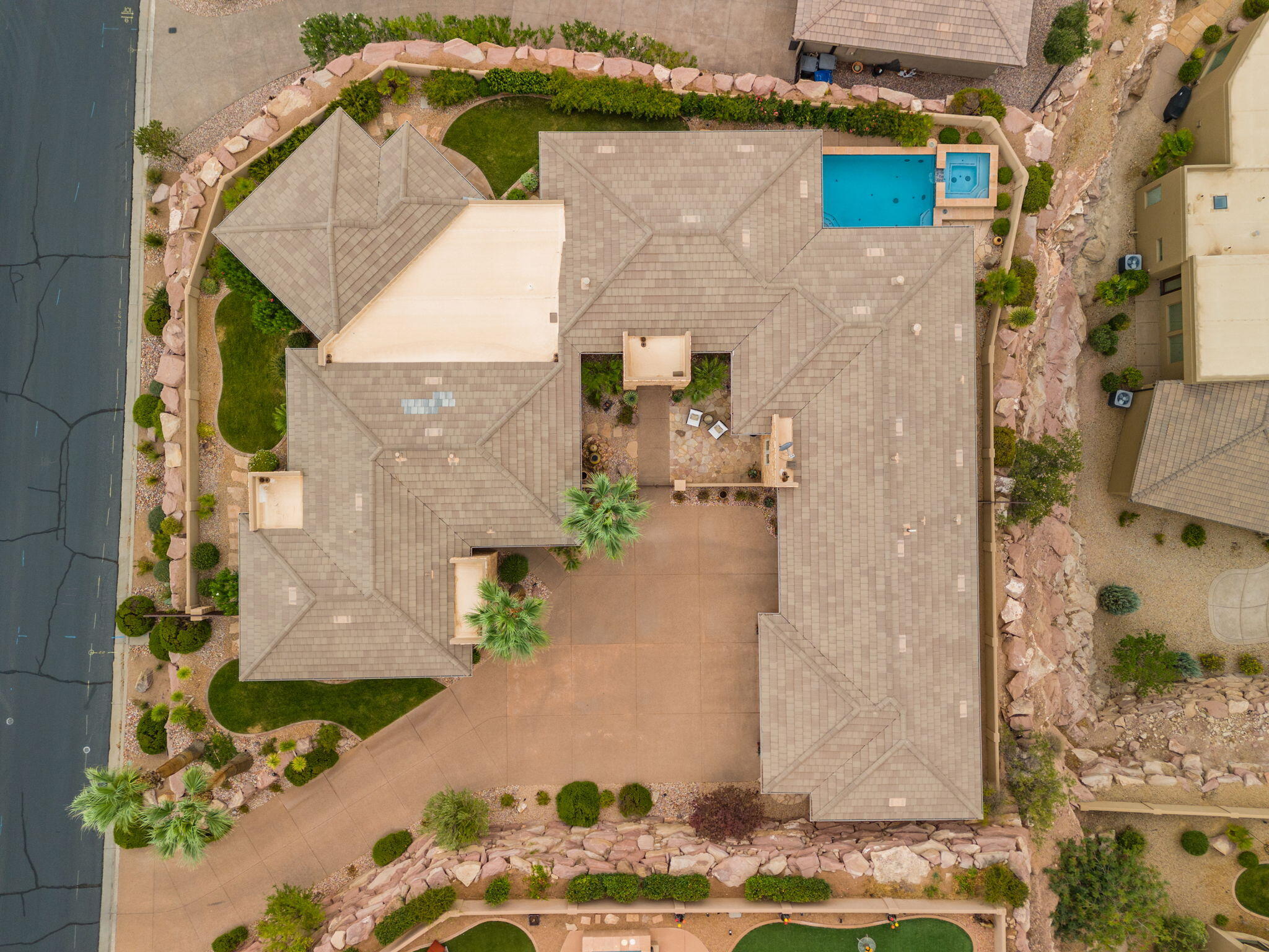 1815 S Paragon DR