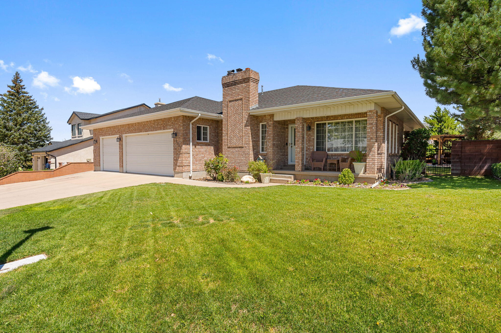 253 S Sunset Pointe DR