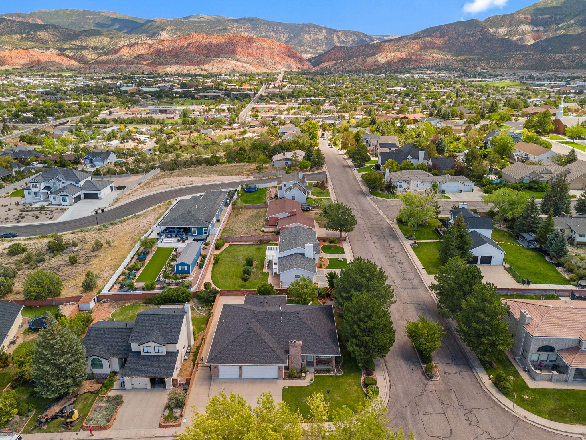 253 S Sunset Pointe DR
