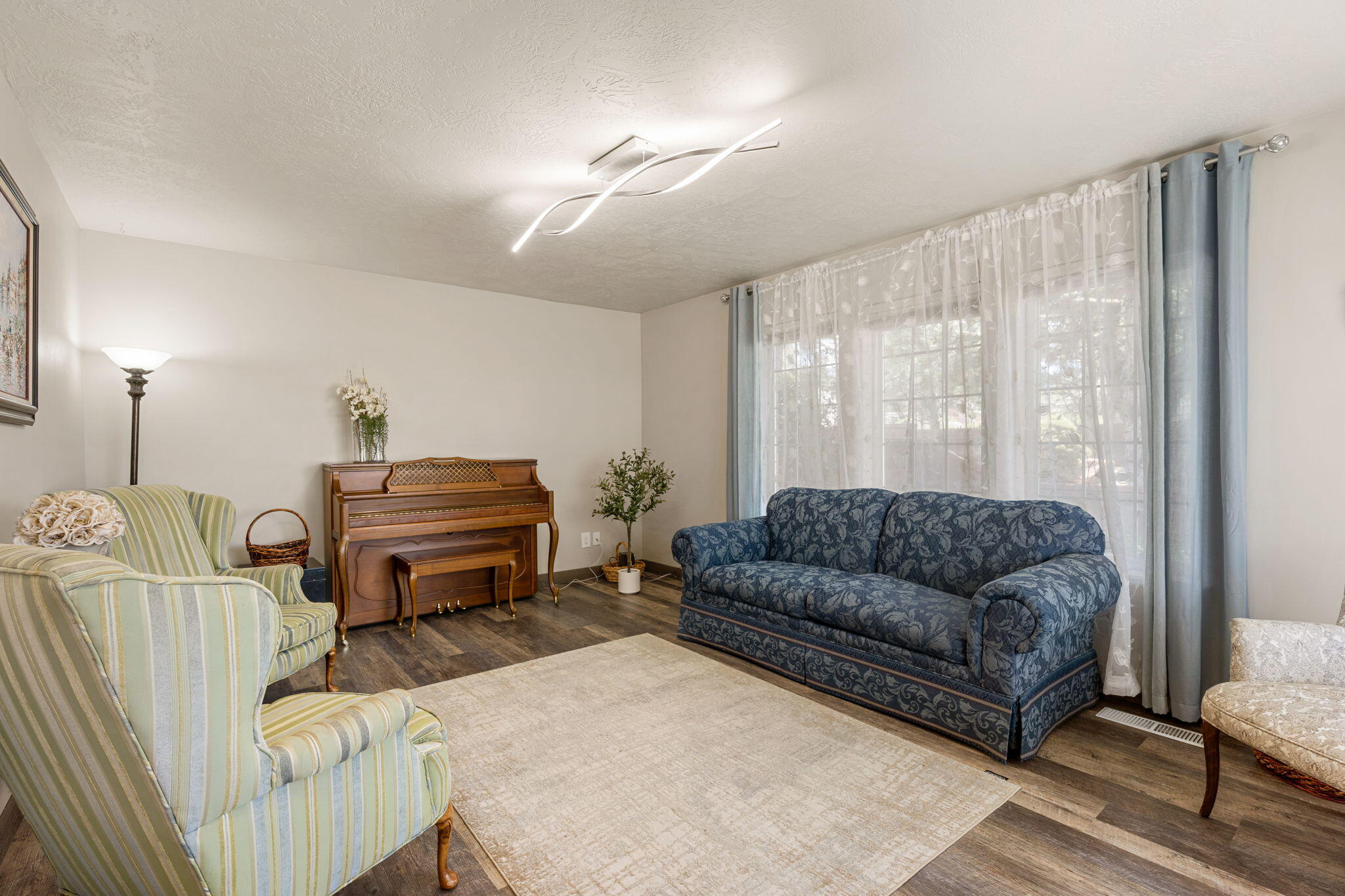 253 S Sunset Pointe DR