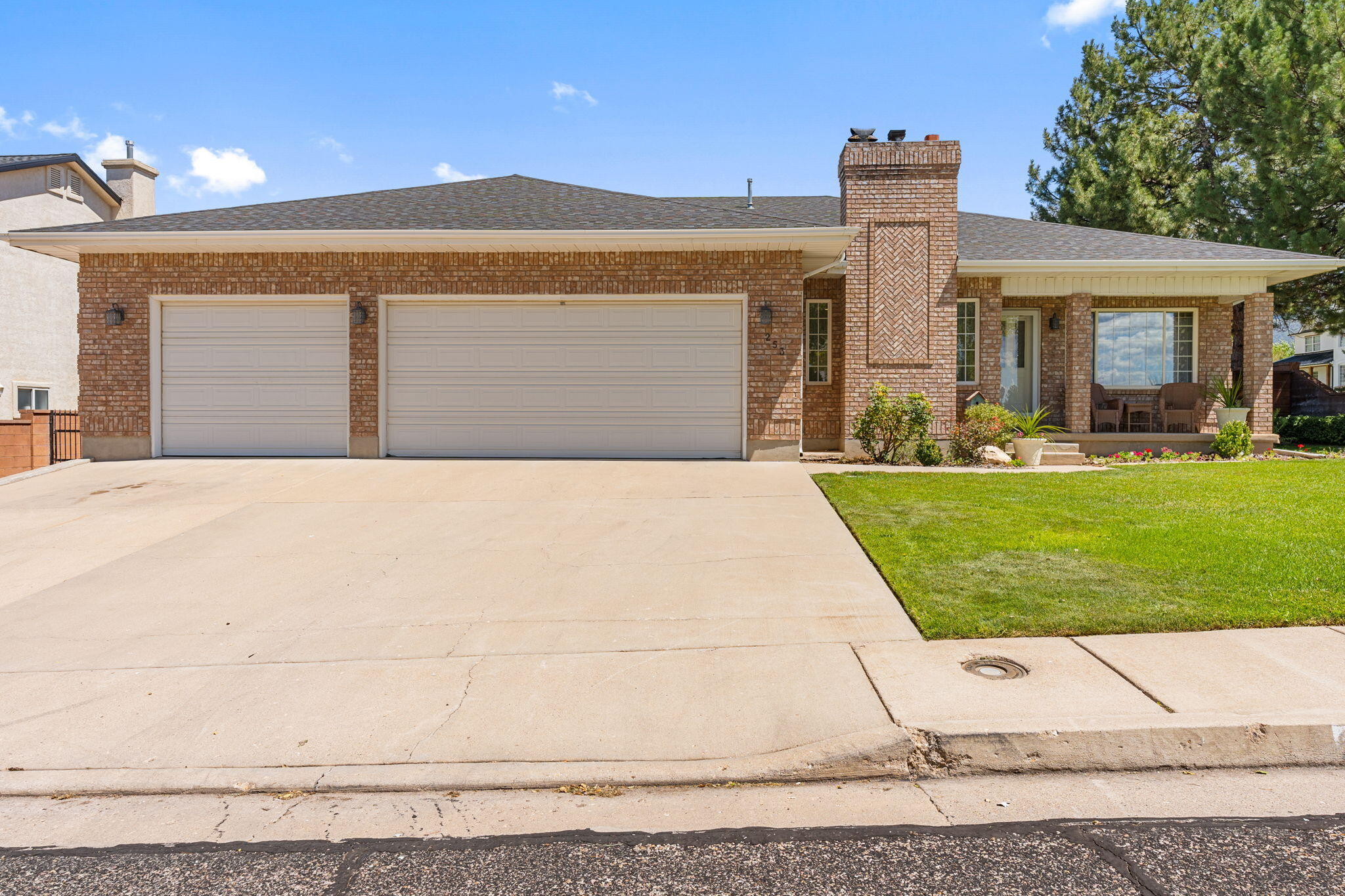 253 S Sunset Pointe DR