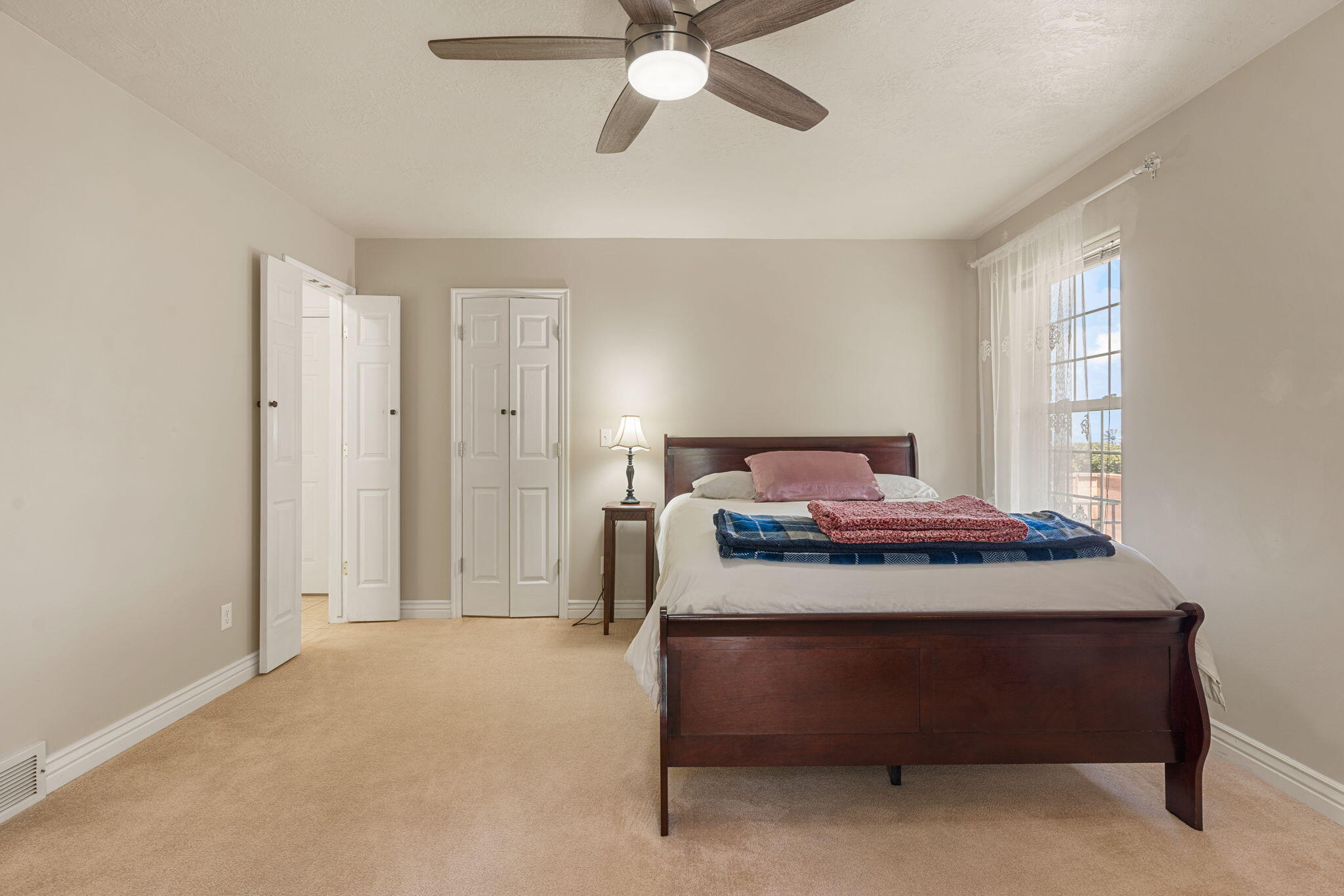 253 S Sunset Pointe DR