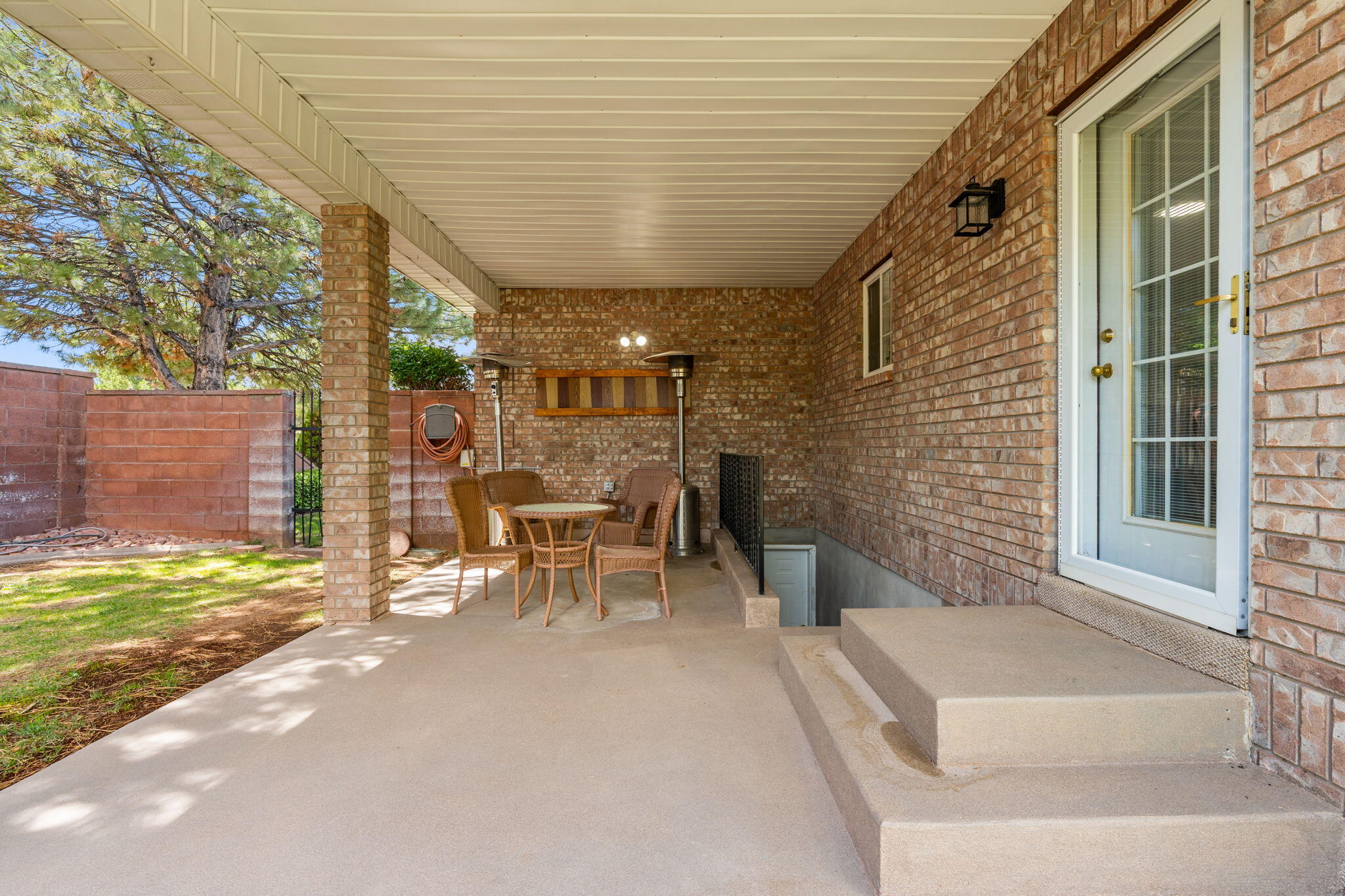 253 S Sunset Pointe DR