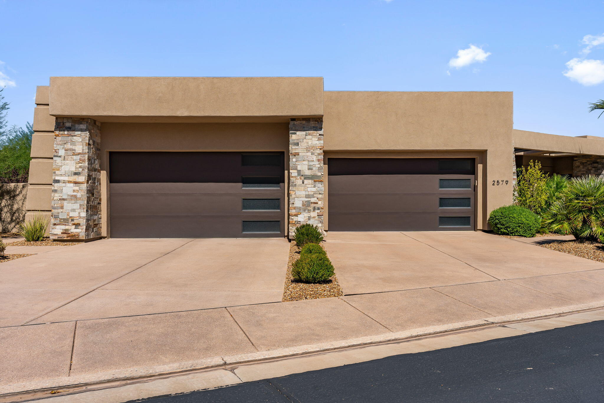 2579 E Cobalt DR