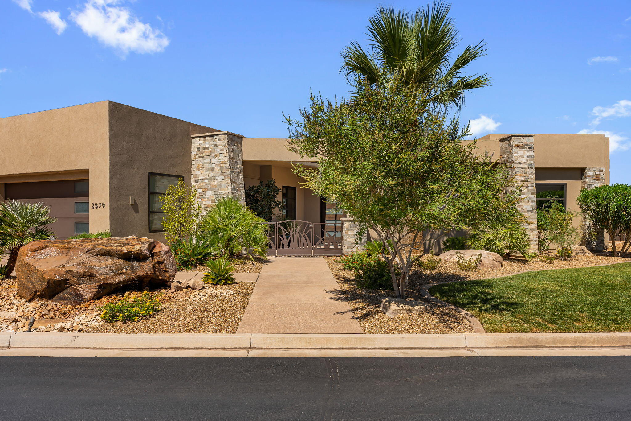 2579 E Cobalt DR