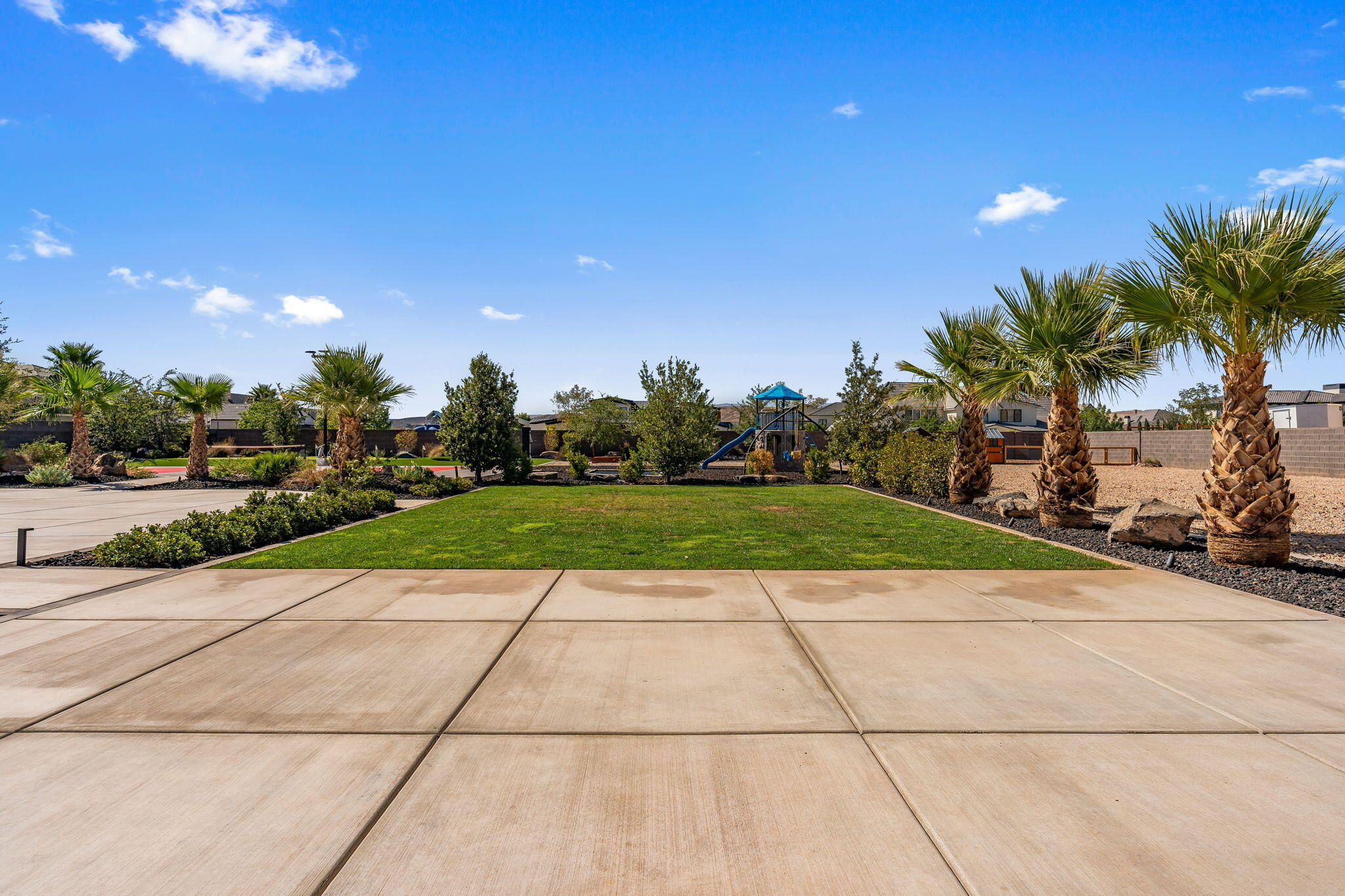 3952 S Bentley RD