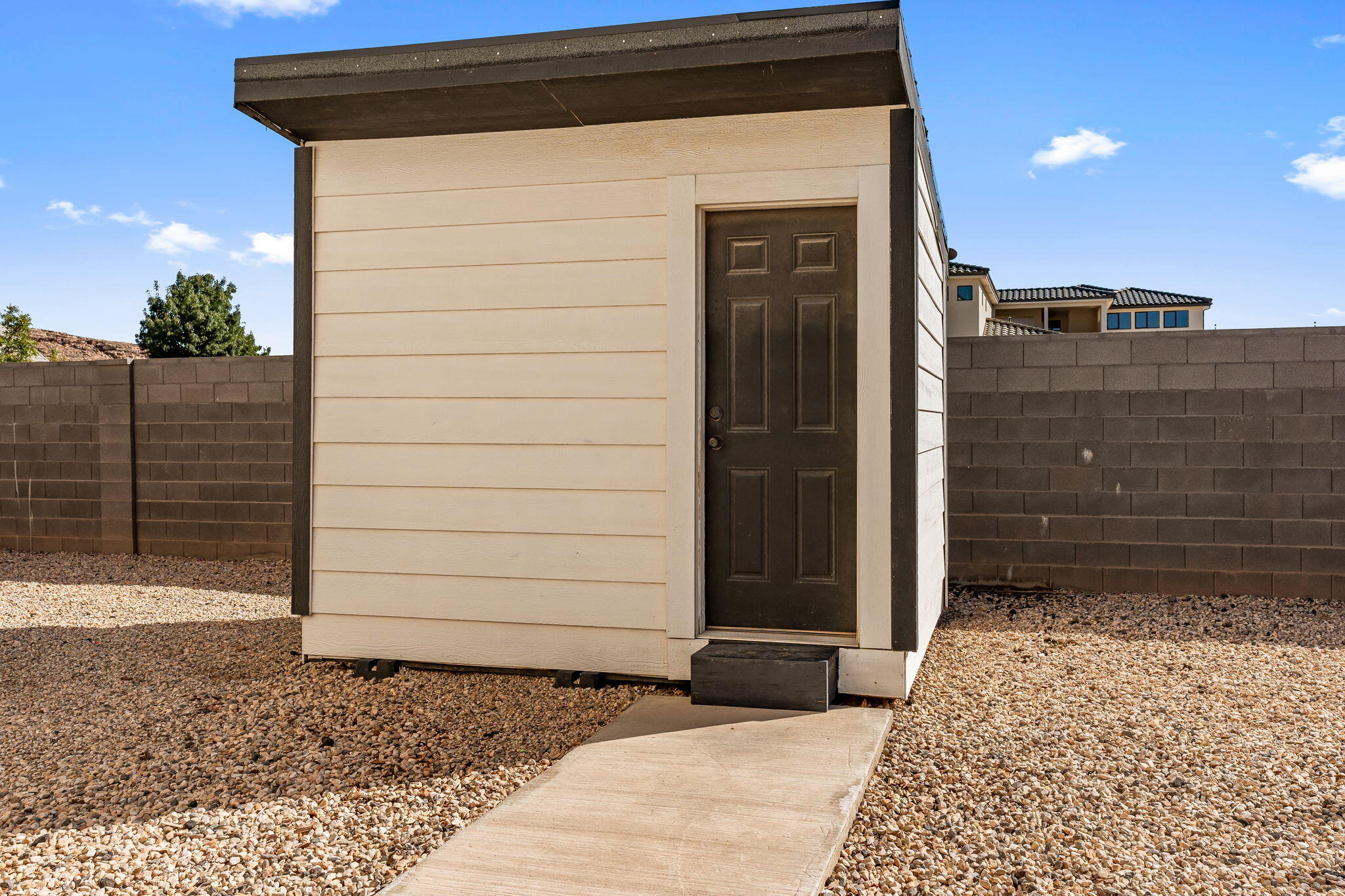 3952 S Bentley RD