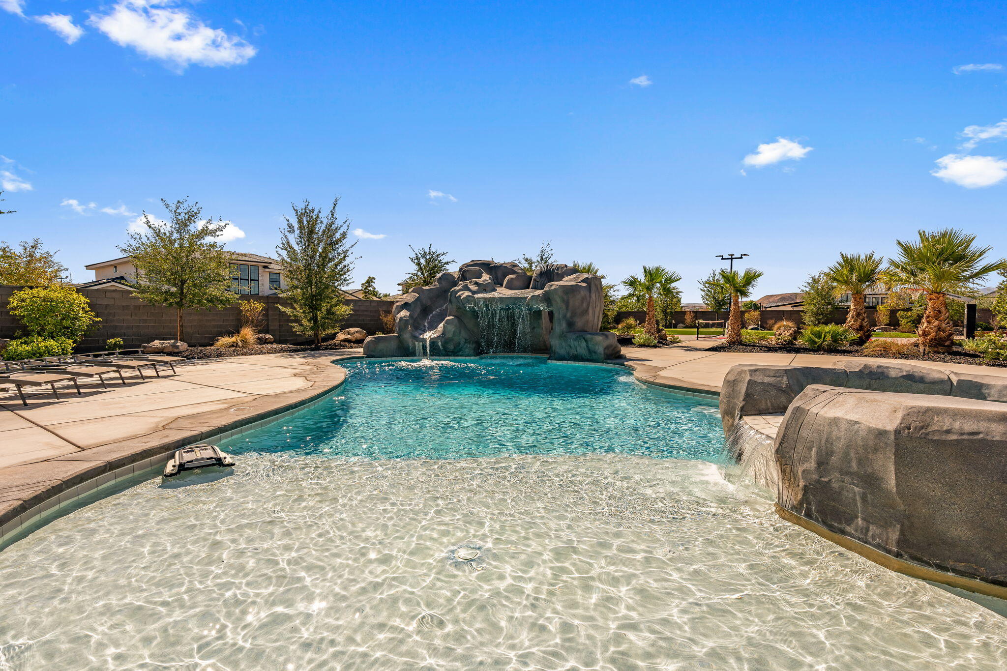 3952 S Bentley RD