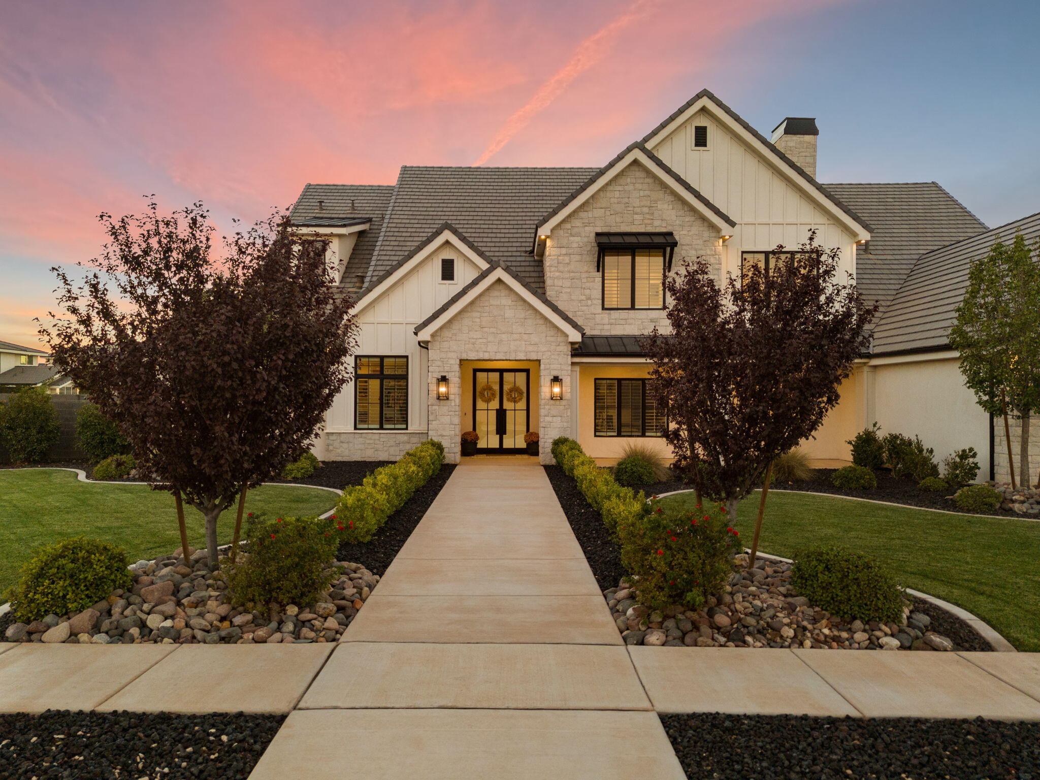 3952 S Bentley RD