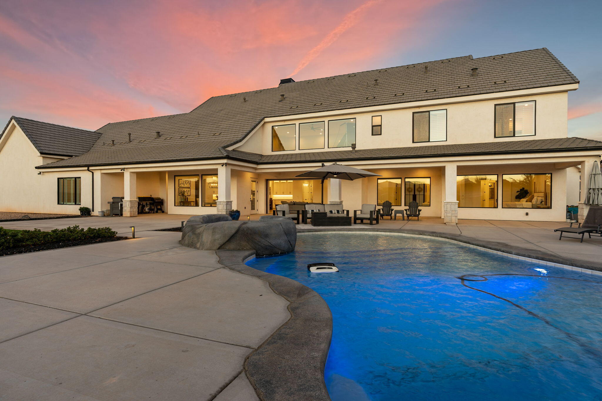 3952 S Bentley RD