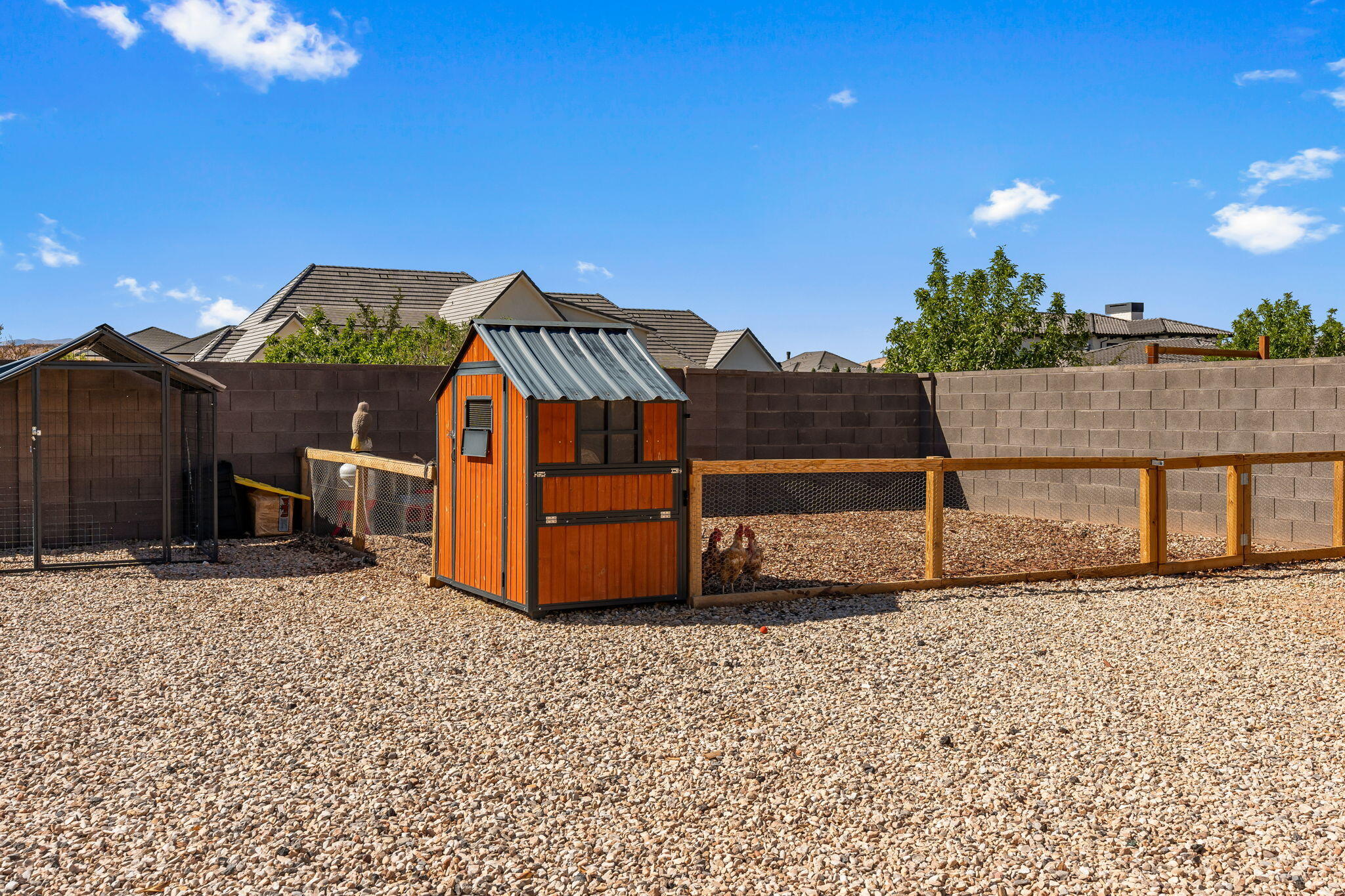 3952 S Bentley RD