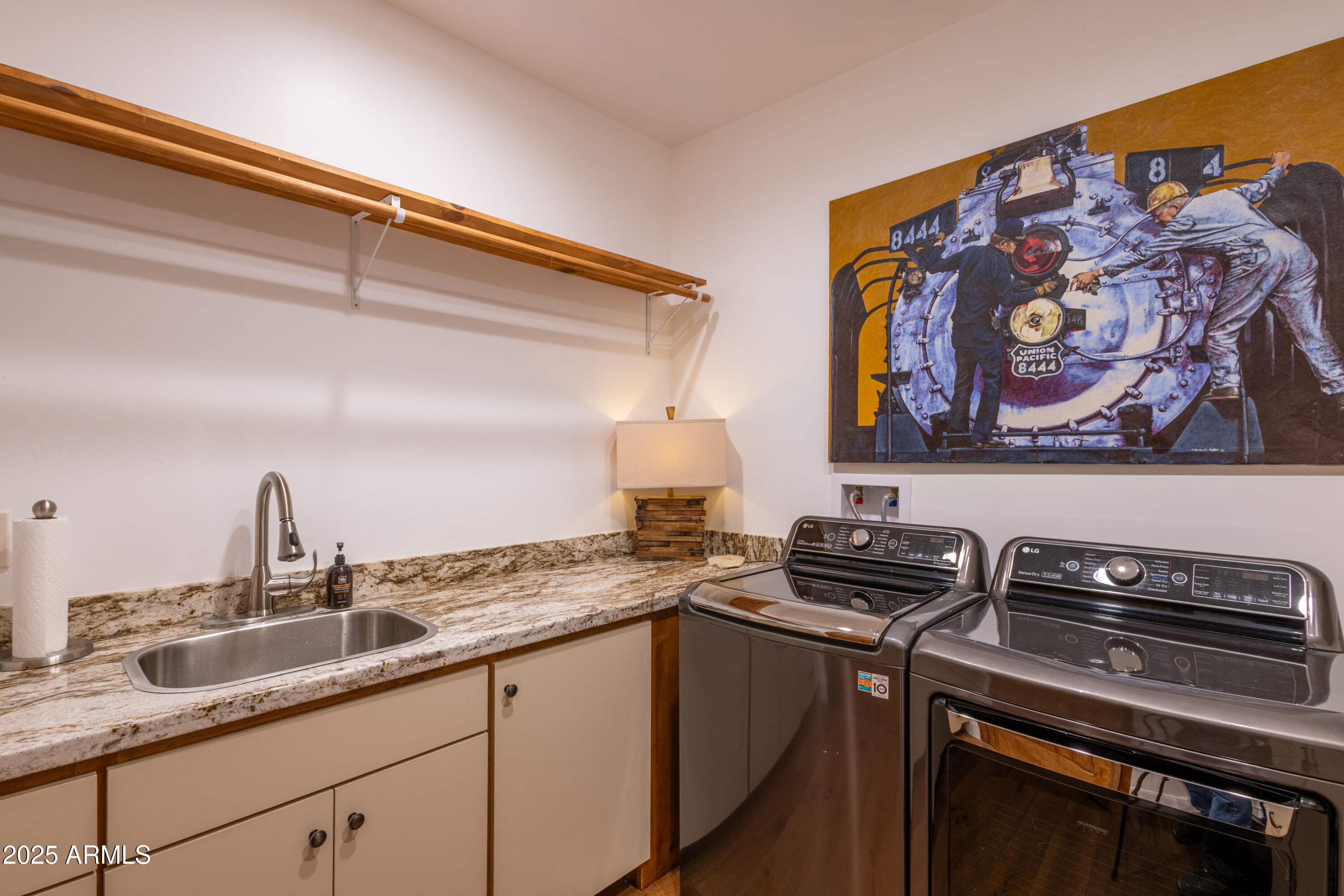 1555 W CABALLOS Trail