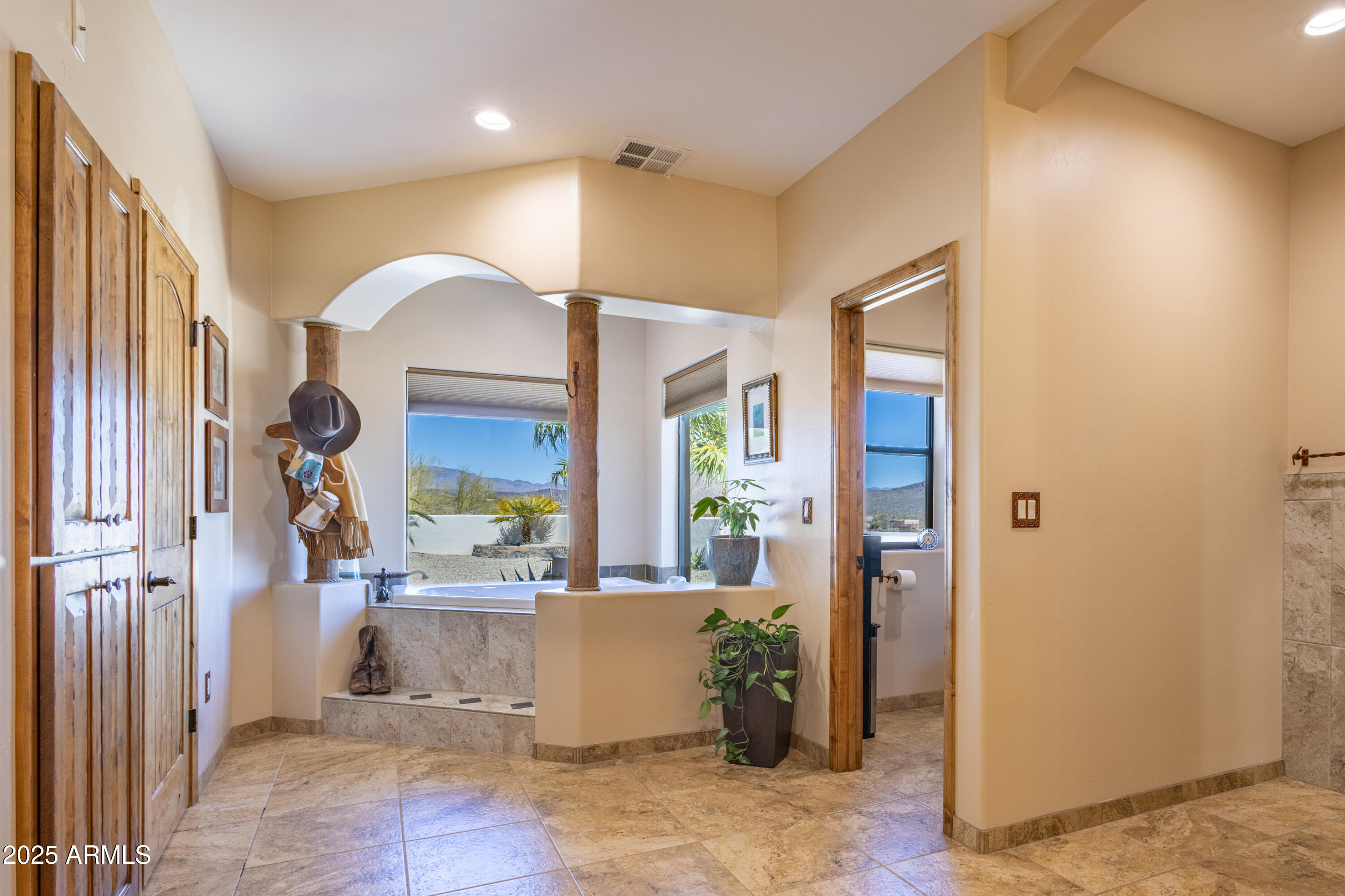 1555 W CABALLOS Trail