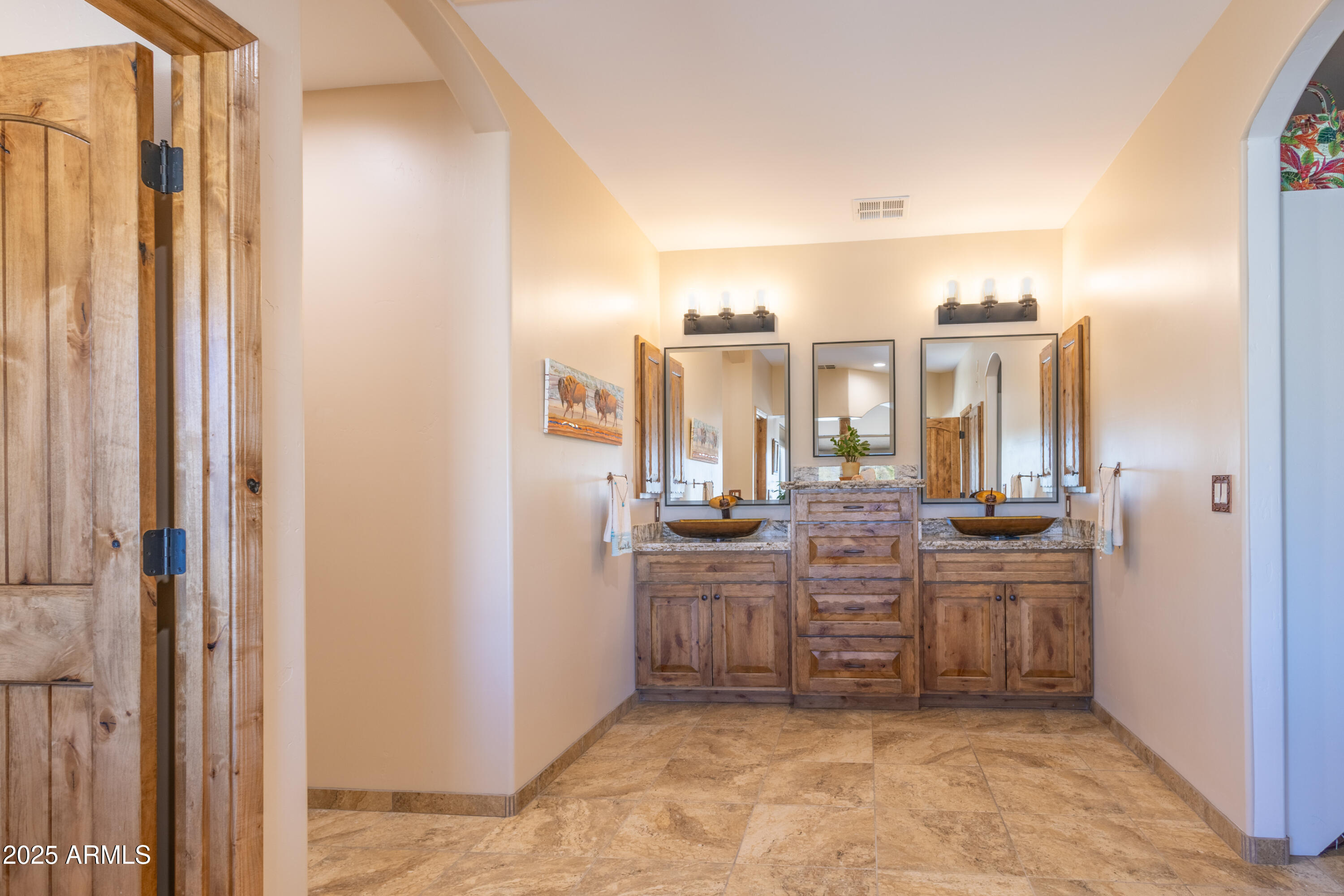 1555 W CABALLOS Trail