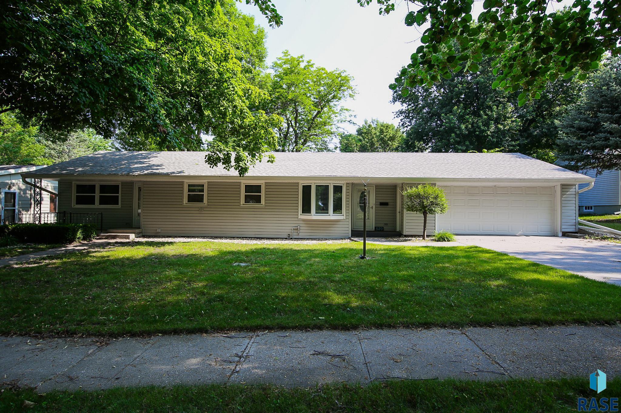 520 W Luverne St