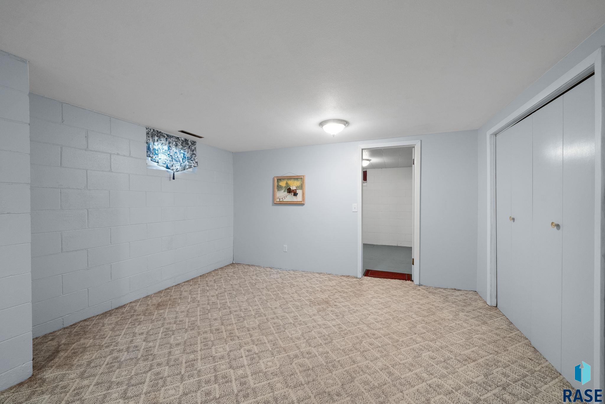 709 S Stephen Ave