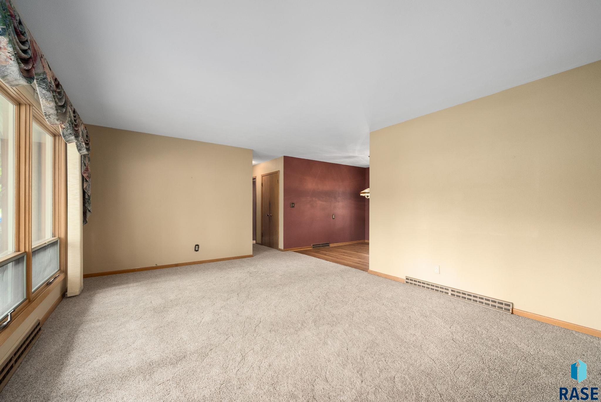 709 S Stephen Ave