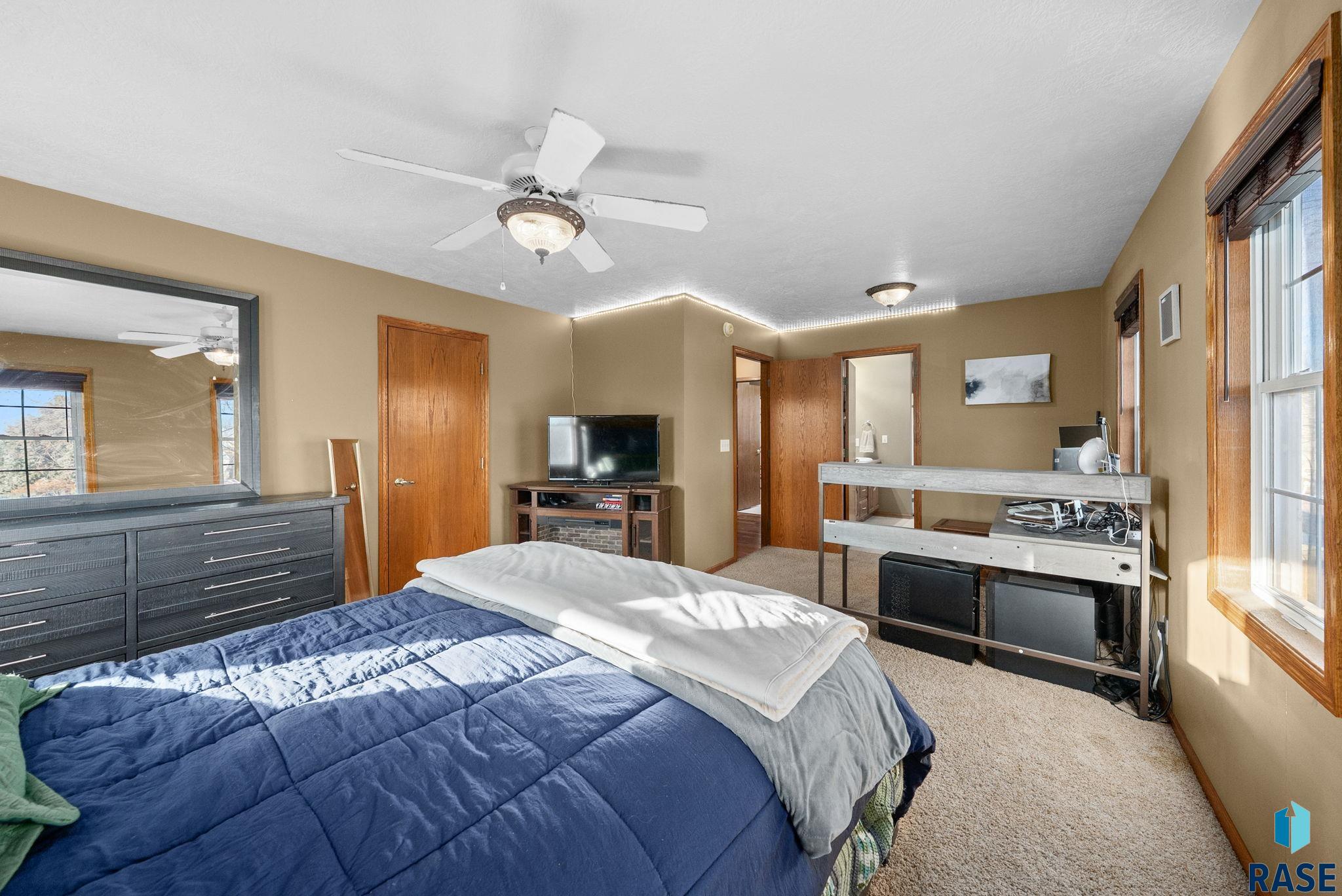 513 N Morning Rain Ave